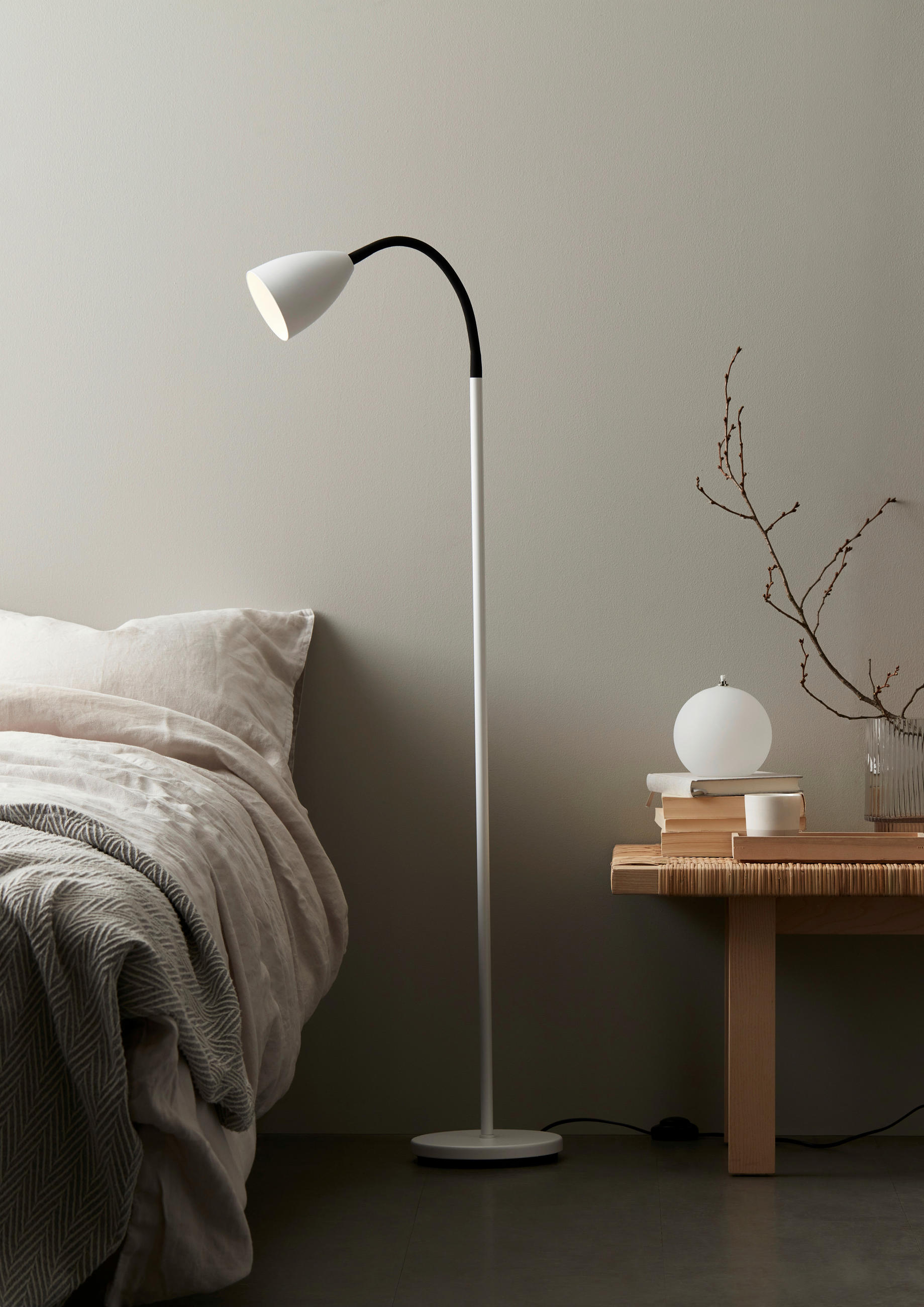 GOLVLAMPA Trotsig 19,9/120,9 cm    - vit, Klassisk, metall (19,9/120,9cm) - Belid