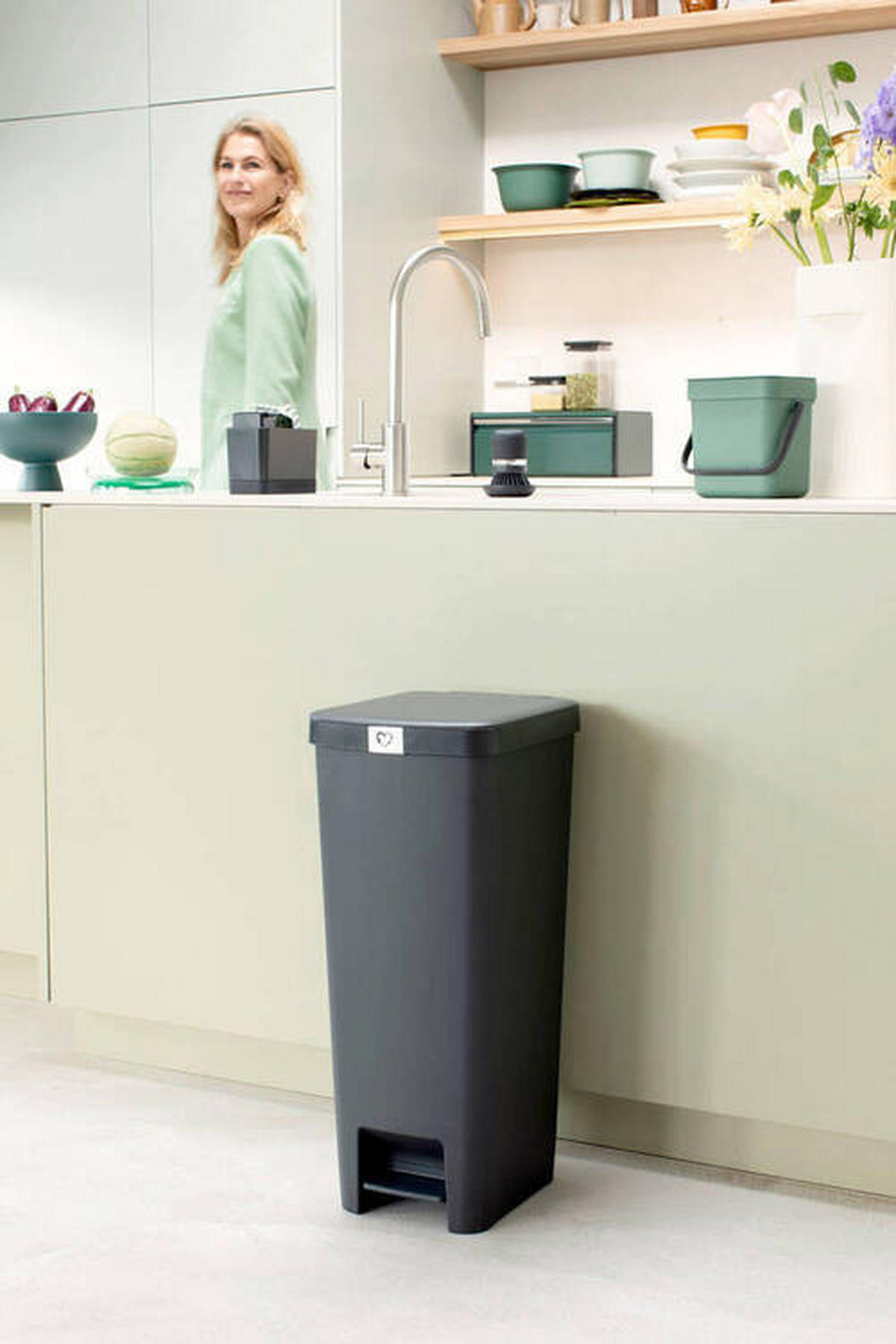 ODPADKOVÝ KOŠ  40 l - tmavě šedá, Basics, plast (28/66.6/35.2cm) - Brabantia