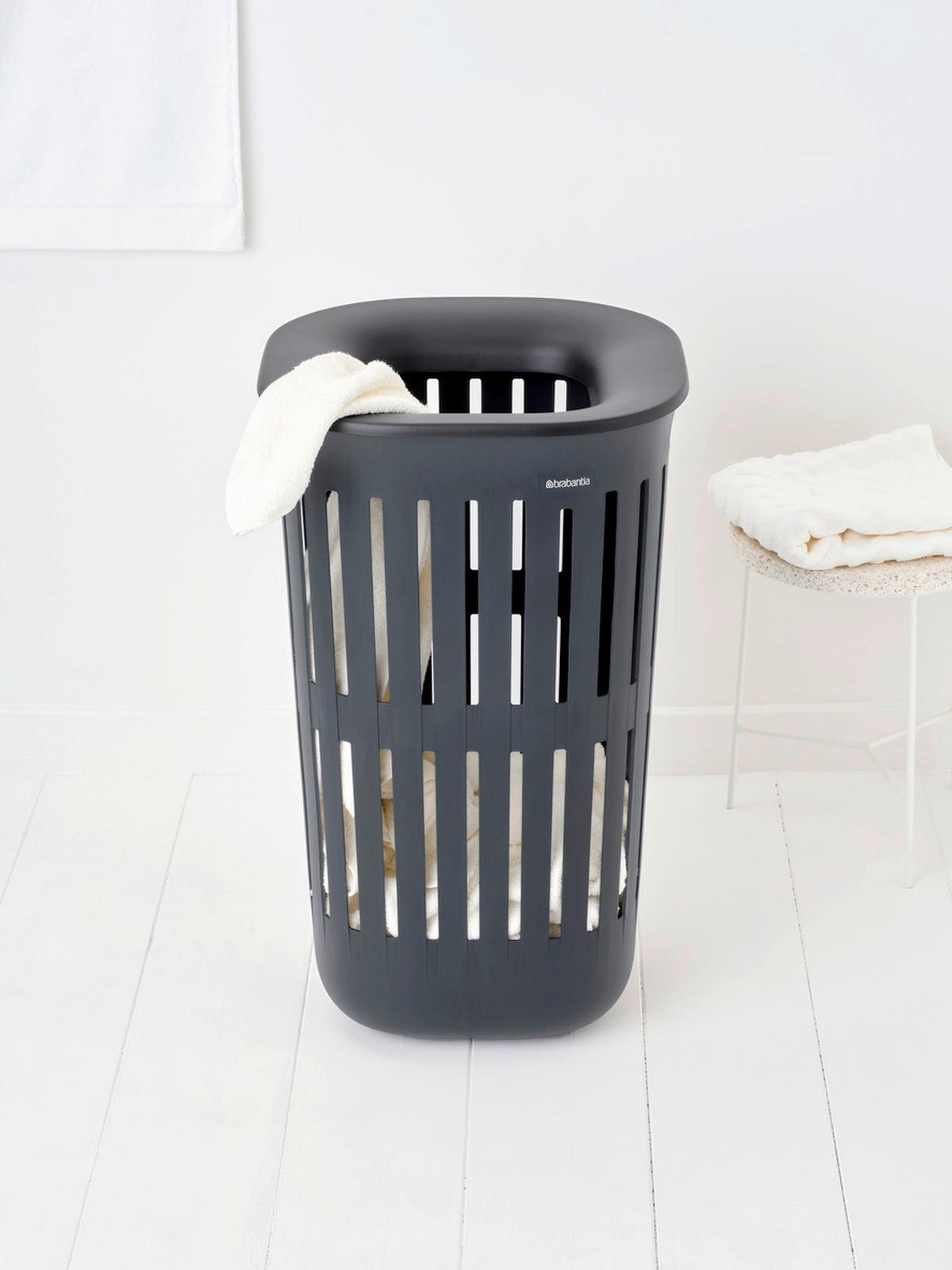 KOŠARA ZA PERILO - črna, Basics, umetna masa (38,2/38,2/64,3cm) - Brabantia