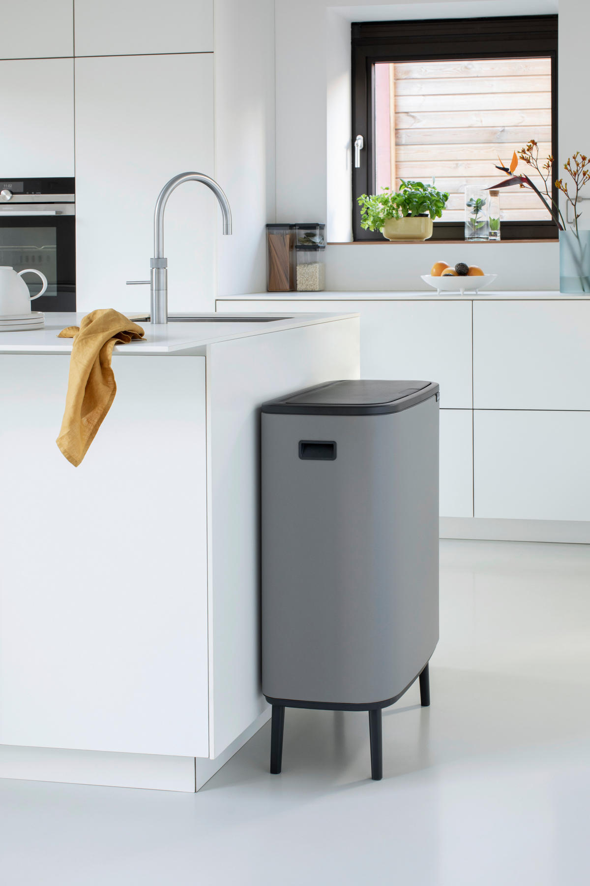 SZEMETESVÖDÖR  - fekete/szürke, Basics, műanyag/fém (60Ll) - Brabantia