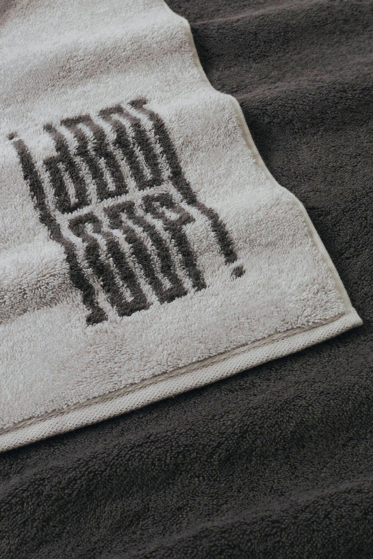 DUSCHTUCH Bars 80/150 cm  - Platinfarben/Grau, Basics, Textil (80/150cm) - Joop!