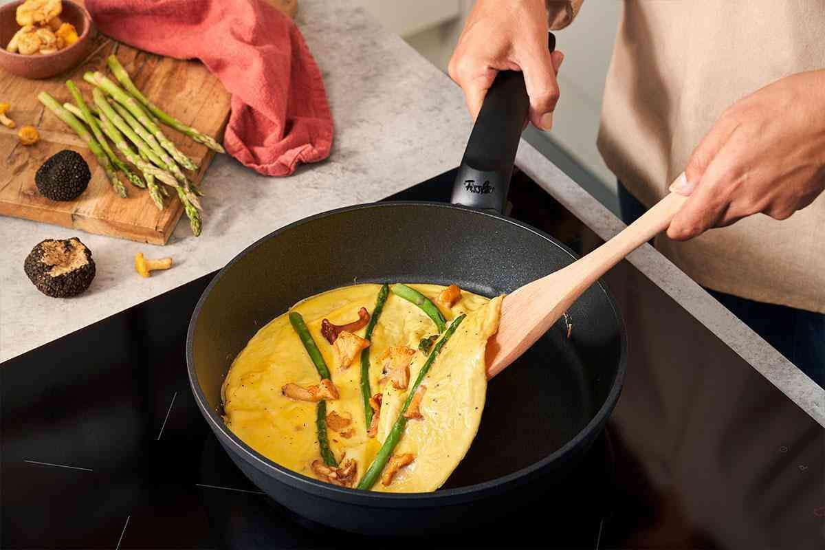 PÁNEV NA SMAŽENÍ  28 cm  - černá, Basics, kov (28cm) - Fissler
