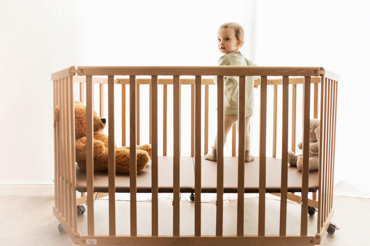 LAUFGITTER Lies   - Buchefarben, Basics, Holz (86/138/75cm) - tiSsi