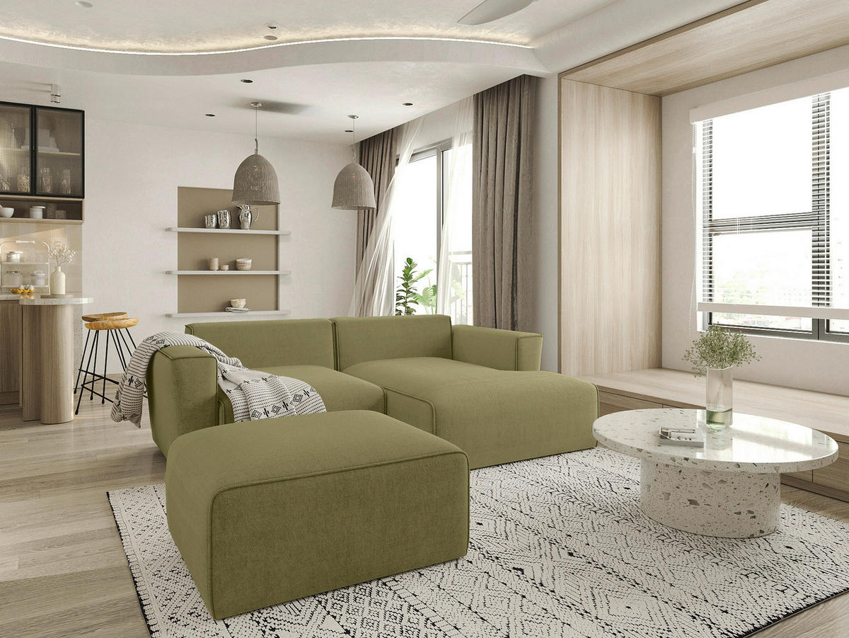 P & B ECKSOFA Olivgrün Struktur, links davon: Beistelltisch, Regal, rechts davon: Hochflorteppich in grün, Couchtisch in weiß in hellem Wohnzimmer.