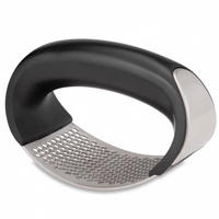 PRESA ZA BELI LUK - boja nerđajućeg čelika/crna, Osnovno, metal/plastika (10,5/6/7cm) - Justinus