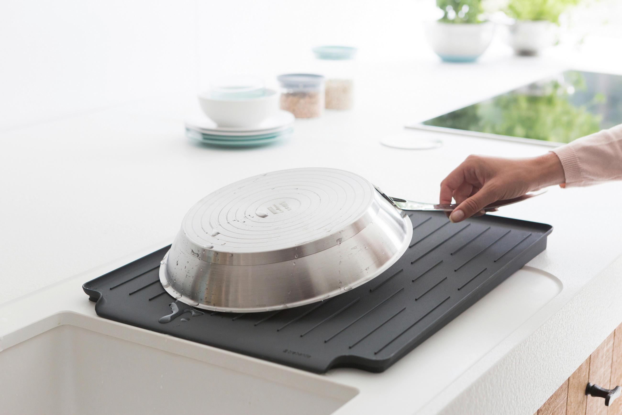 ODCEJALNIK POSODE SINK SIDE 40/1/47 cm - temno siva, Design, tekstil (40/1/47cm) - Brabantia