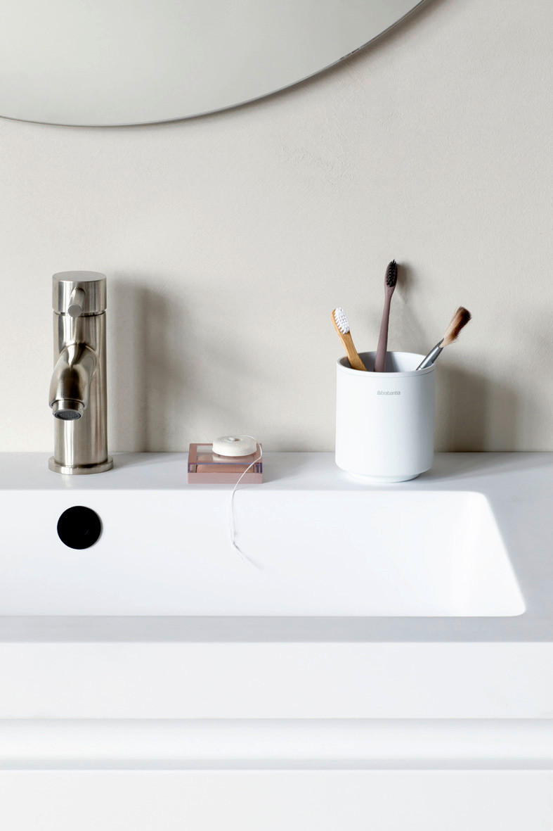 LONČEK ZA ZOBNE ŠČETKE - bela, Basics, kovina/umetna masa (8.1/9.4/8.1cm) - Brabantia