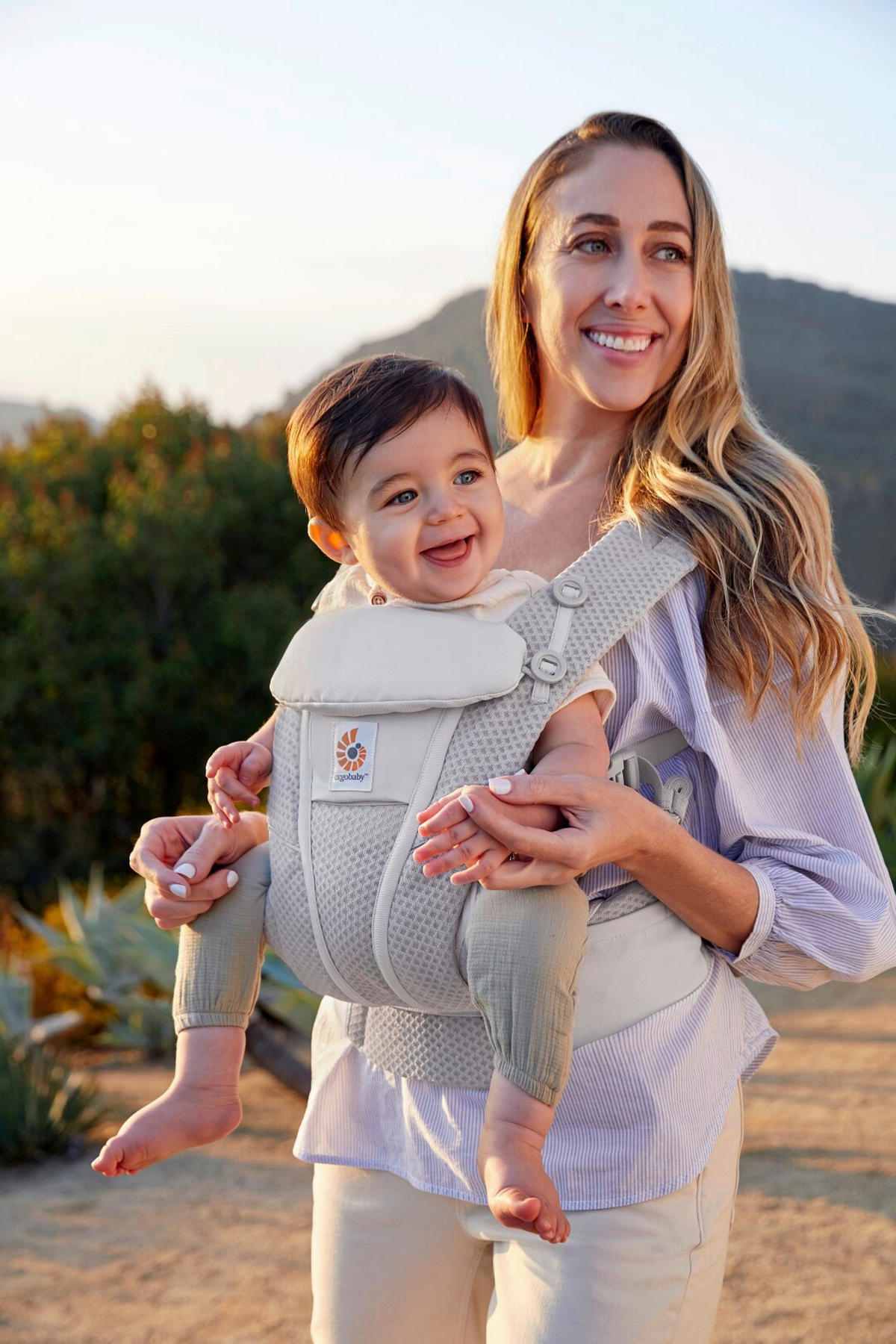 KENGUR NOSILJKA  Omni Breeze  - svetlosiva, Osnovno, tekstil (0,7kg) - Ergo Baby