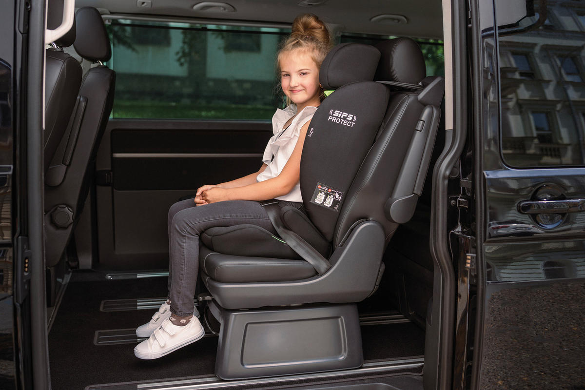 KINDERAUTOSITZ Lupo I-Size Black  - Schwarz, Basics, Kunststoff/Textil (44/62/48cm) - Osann