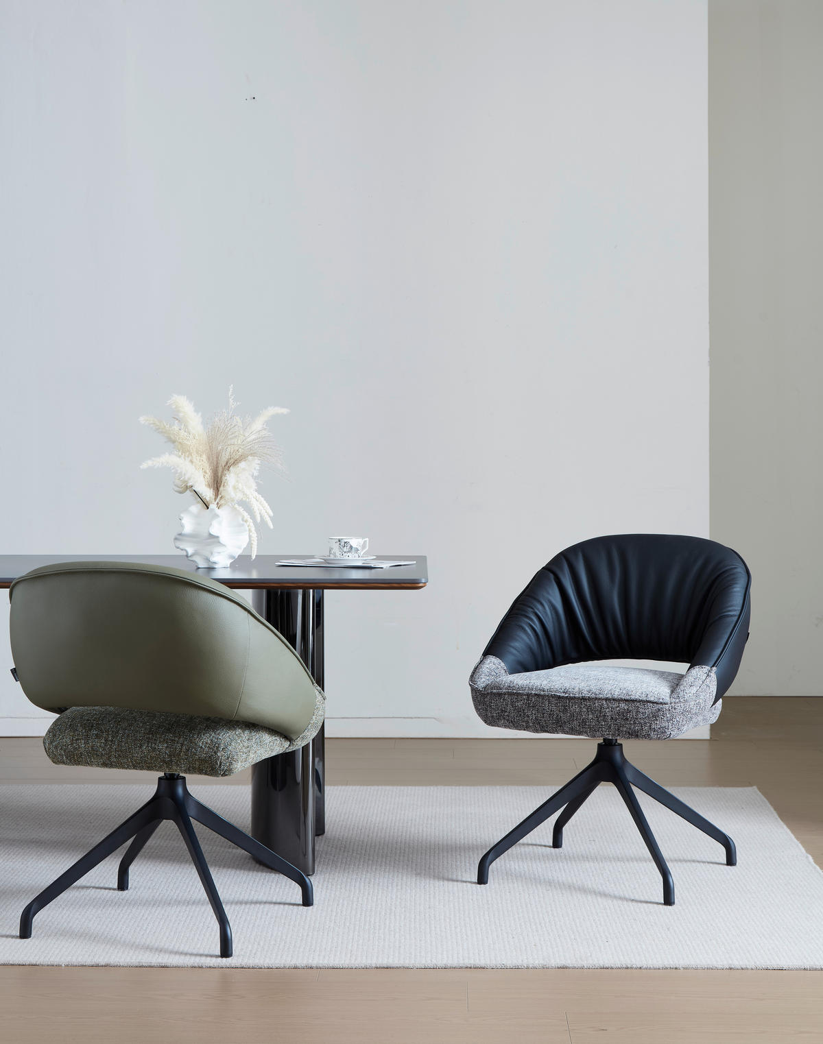 ARMLEHNSTUHL  Sitzfläche 360° drehbar, automatische Rückholfunktion Leinenoptik Echtleder  Grau, Schwarz  - Schwarz/Grau, Design, Leder/Textil (60/81/63.5cm) - Dieter Knoll