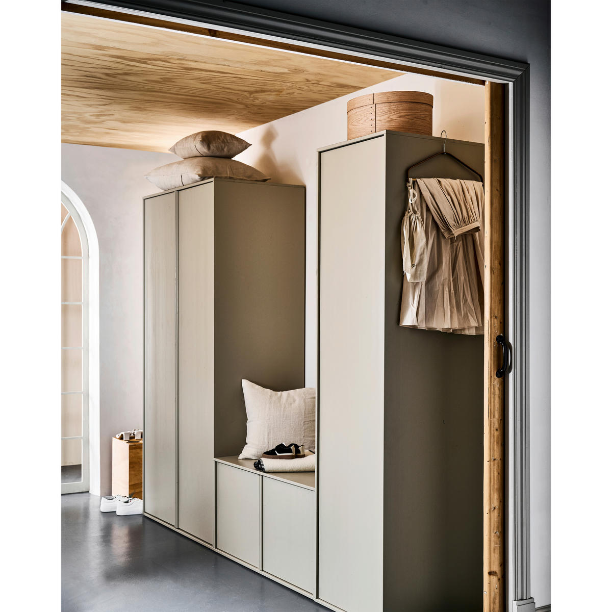 DREHTÜRENSCHRANK  in Grau  - Grau, Design, Holz/Holzwerkstoff (100/200/58cm) - Livetastic