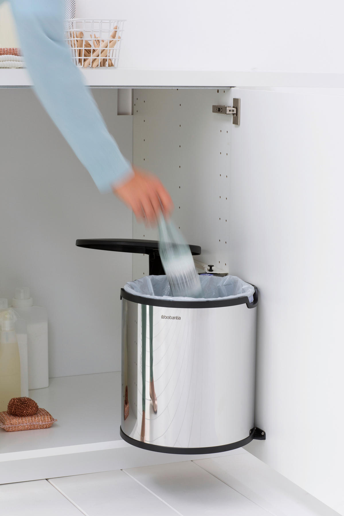 BILLENŐFEDELES SZEMETESVÖDÖR 15 l  - ezüst/fekete, Basics, műanyag/fém (15l) - Brabantia