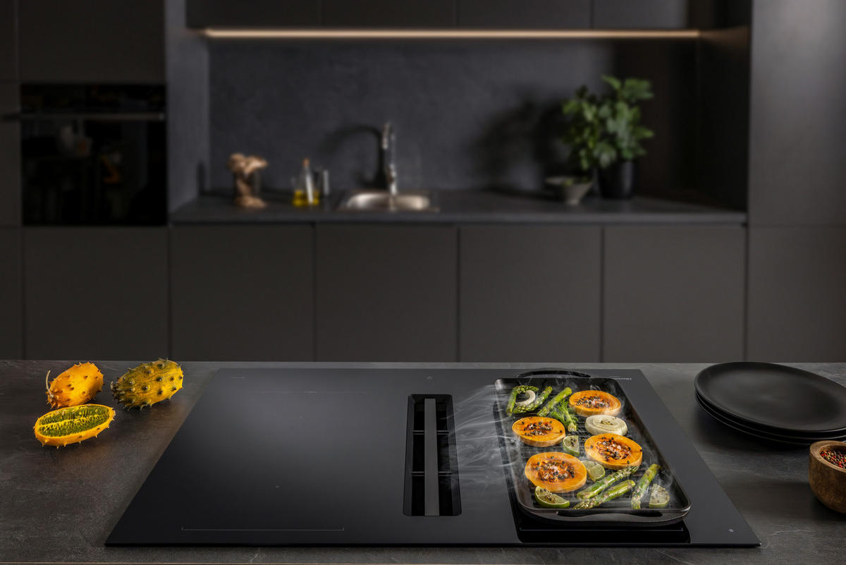 KOCHFELD-DUNSTABZUG-KOMBI HEH8443BSCWF  - Schwarz, Basics, Glas/Metall (83/23,3/52cm) - Hisense