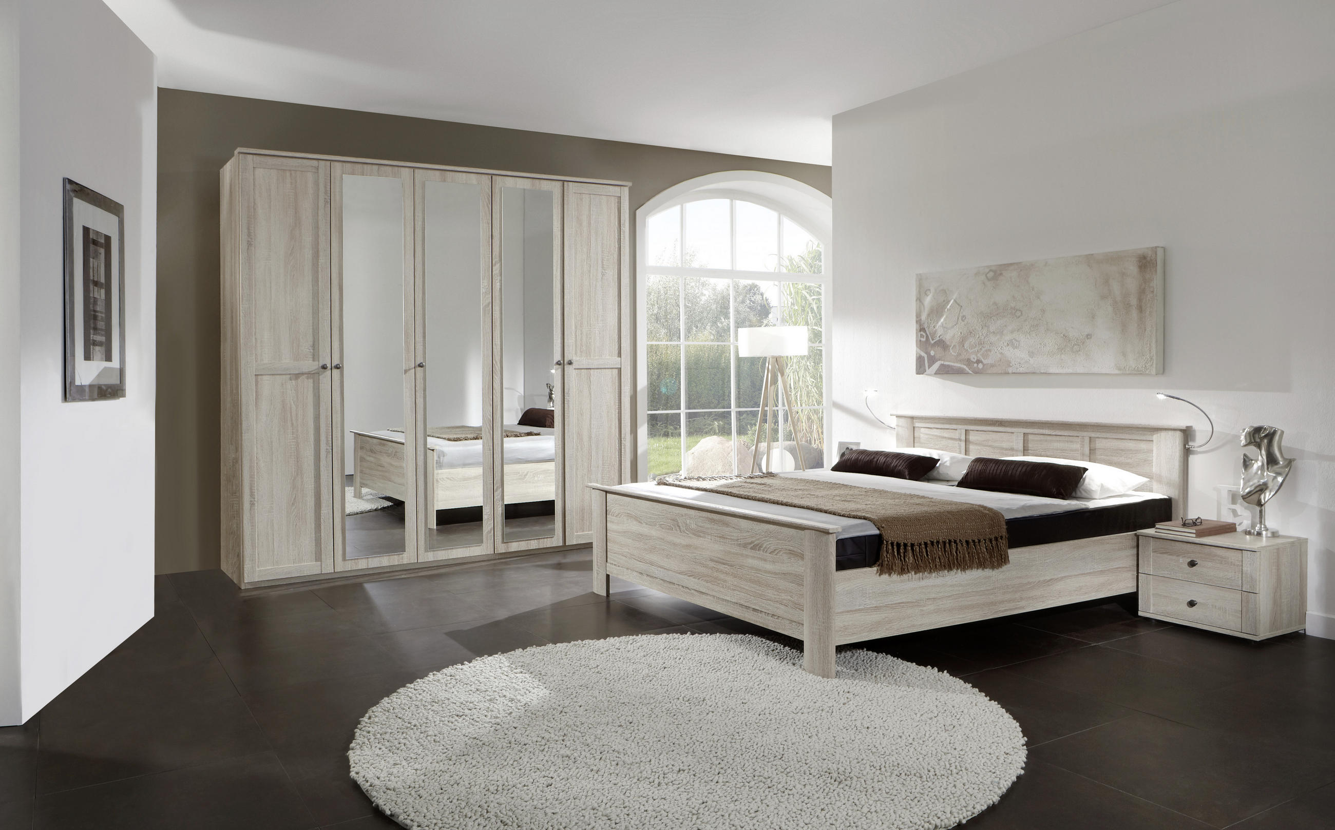 Schlafzimmer in Eichefarben