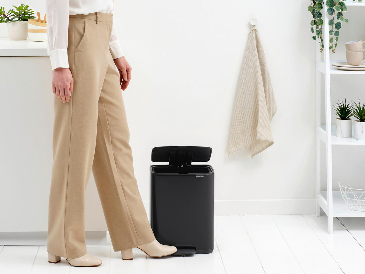 PEDÁLOS SZEMETES 12 l  - fekete, Basics, műanyag/fém (12l) - Brabantia