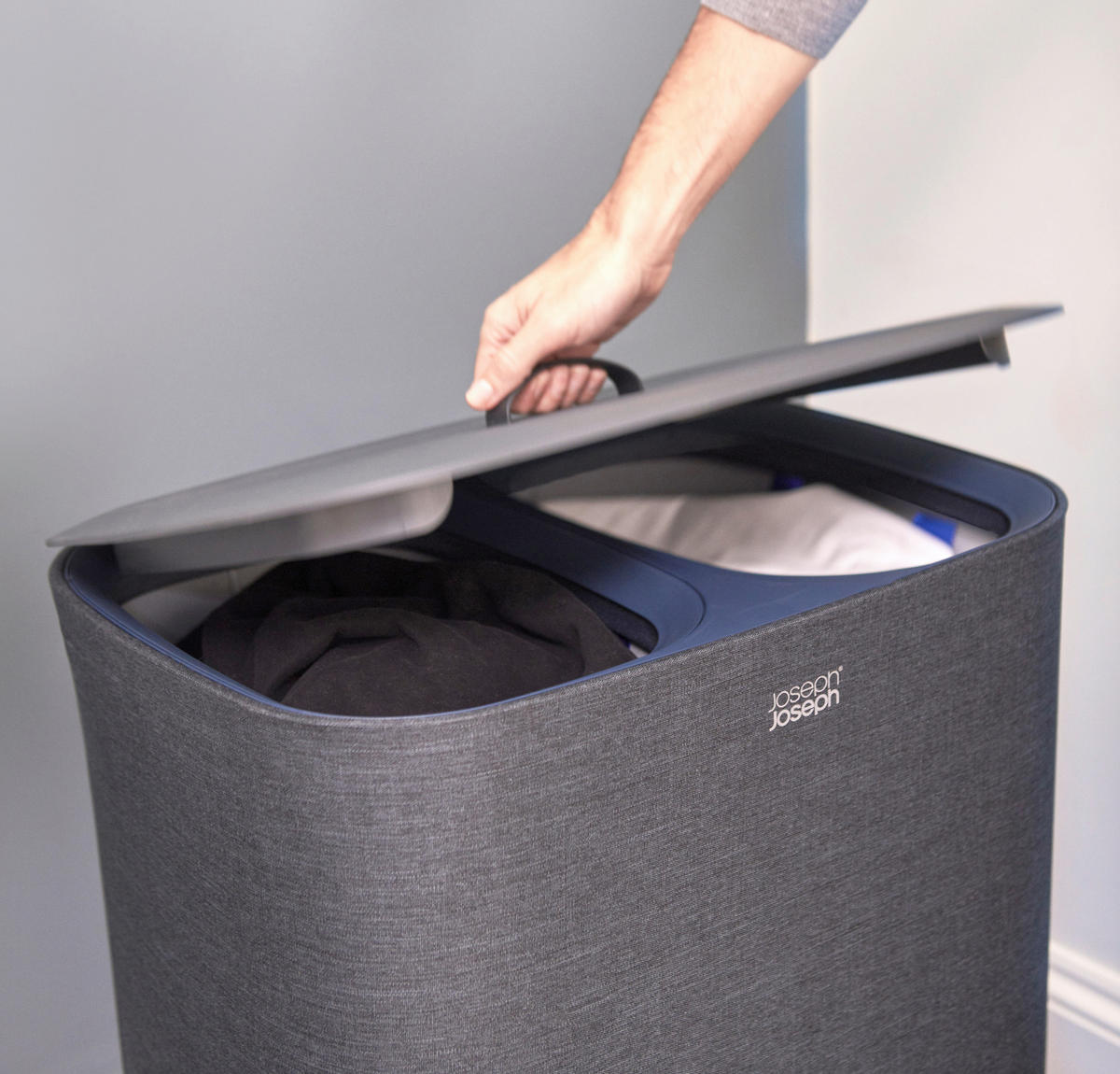 KOŠ ZA PERILO - črna, Basics, umetna masa/tekstil (56/71/39,5cm) - Joseph Joseph