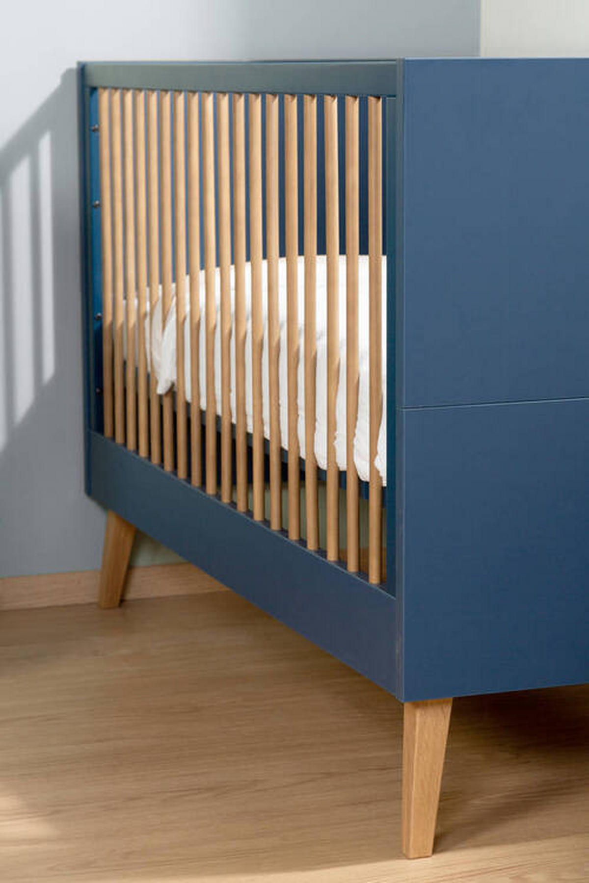 GITTERBETT Bold Blue 2in1  - Blau, KONVENTIONELL, Holzwerkstoff/Kunststoff (145/75/90cm) - Childhome