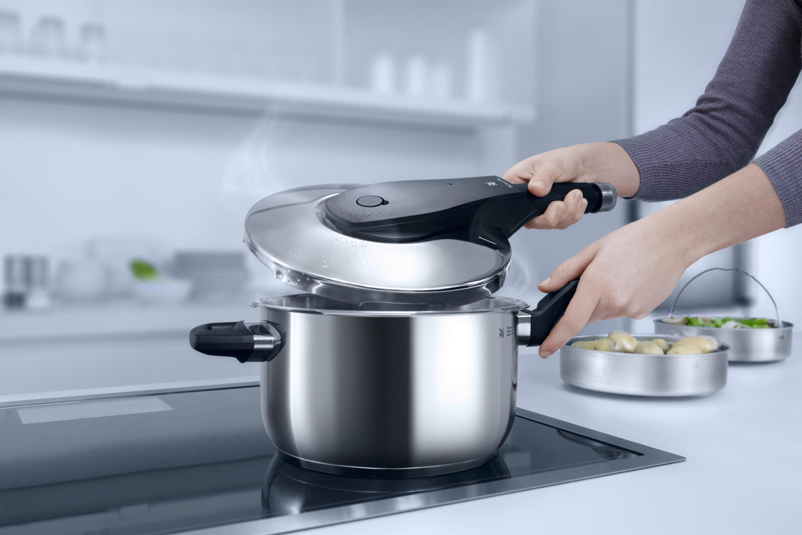 Pressure cooker скороварка. Скороварка на кухне. Скороварка для индукционной плиты. Еда в скороварке. Pressure Cooker.