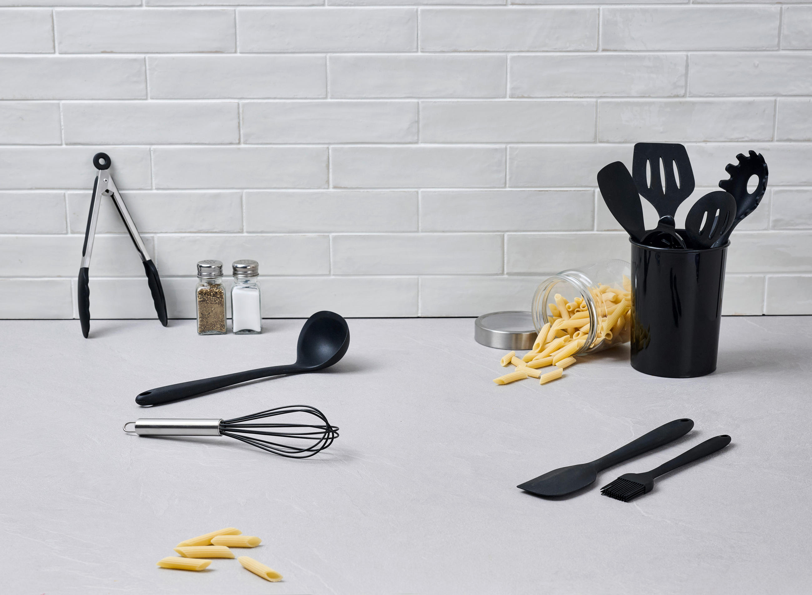 SET DE USTENSILE DE BUCĂTĂRIE - negru, Basics, plastic/metal - Homeware Profession.