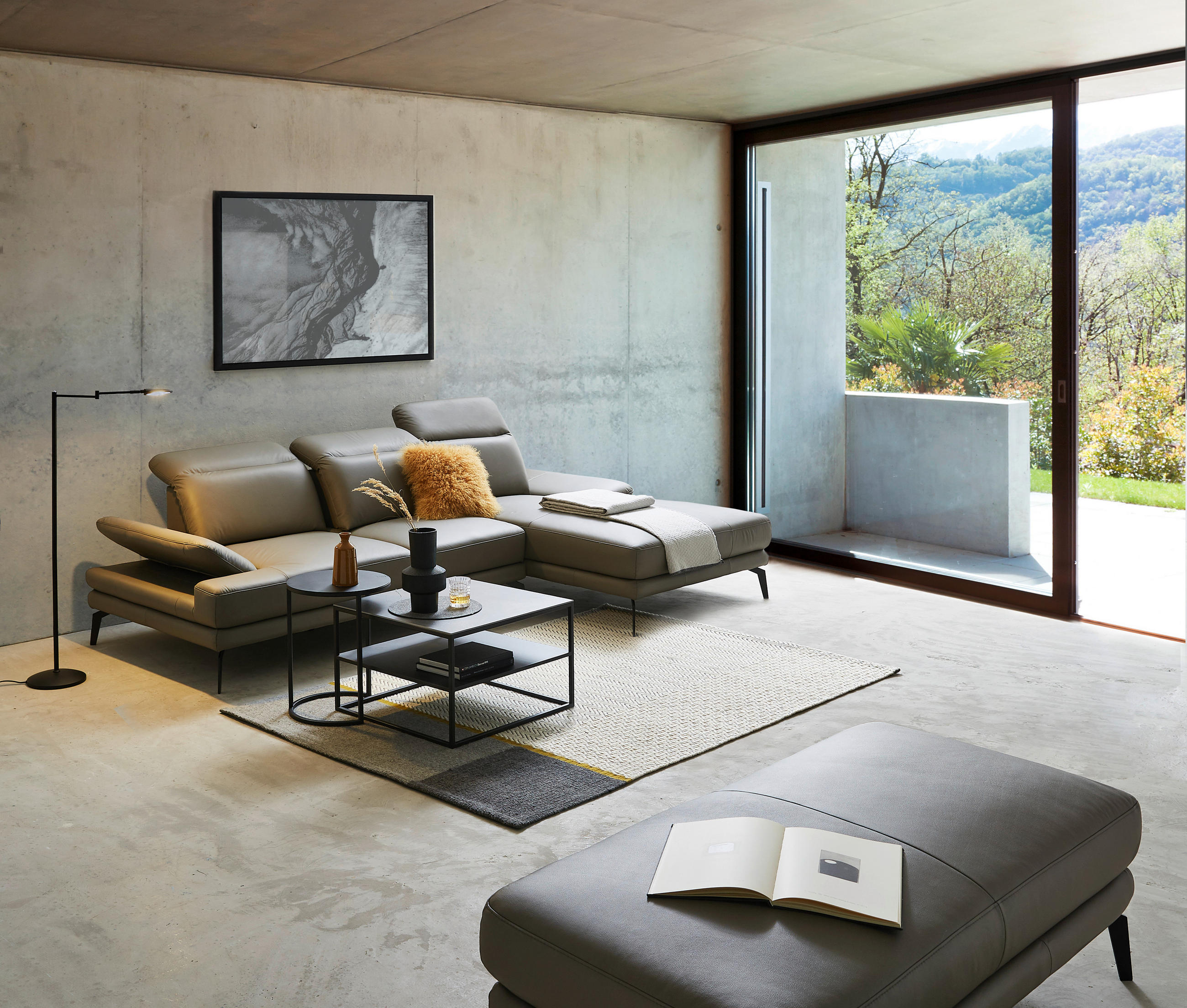 ODKLÁDACÍ STOLEK, černá - černá, Design, kov (39/39/50cm) - Johann Jakob