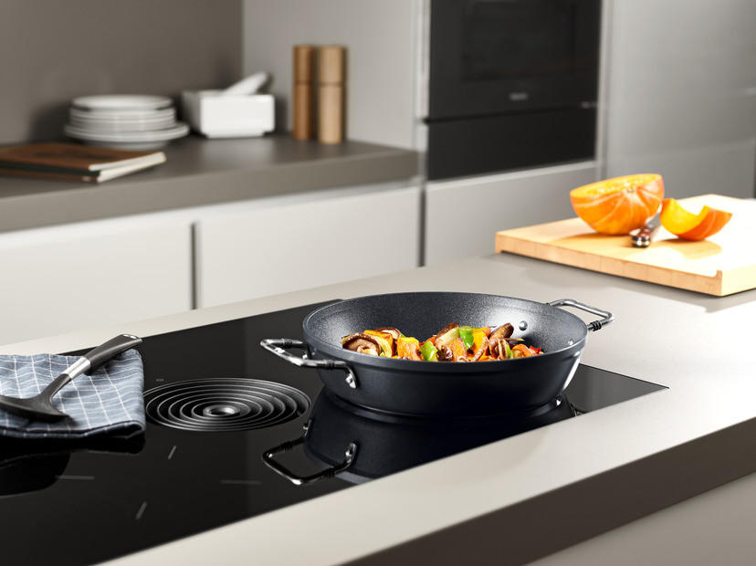 SERVÍROVACÍ PÁNEV  32 cm  - černá, Basics, kov (32cm) - Fissler