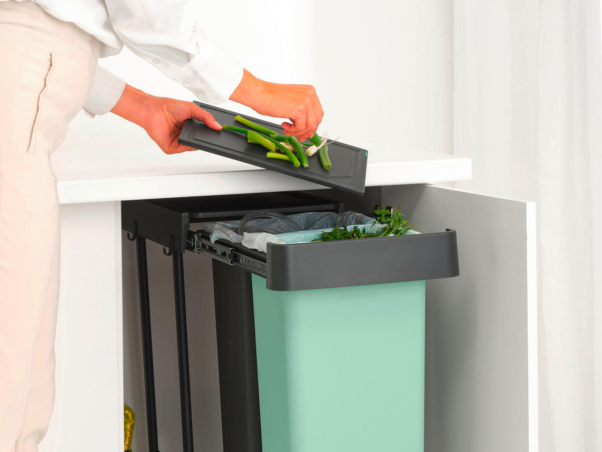UGRAD. SUSTAV ZA ODV. OTPADA  2 x 30 l   - zelena/antracit, Basics, plastika (30,4/63,7/48,1cm) - Brabantia