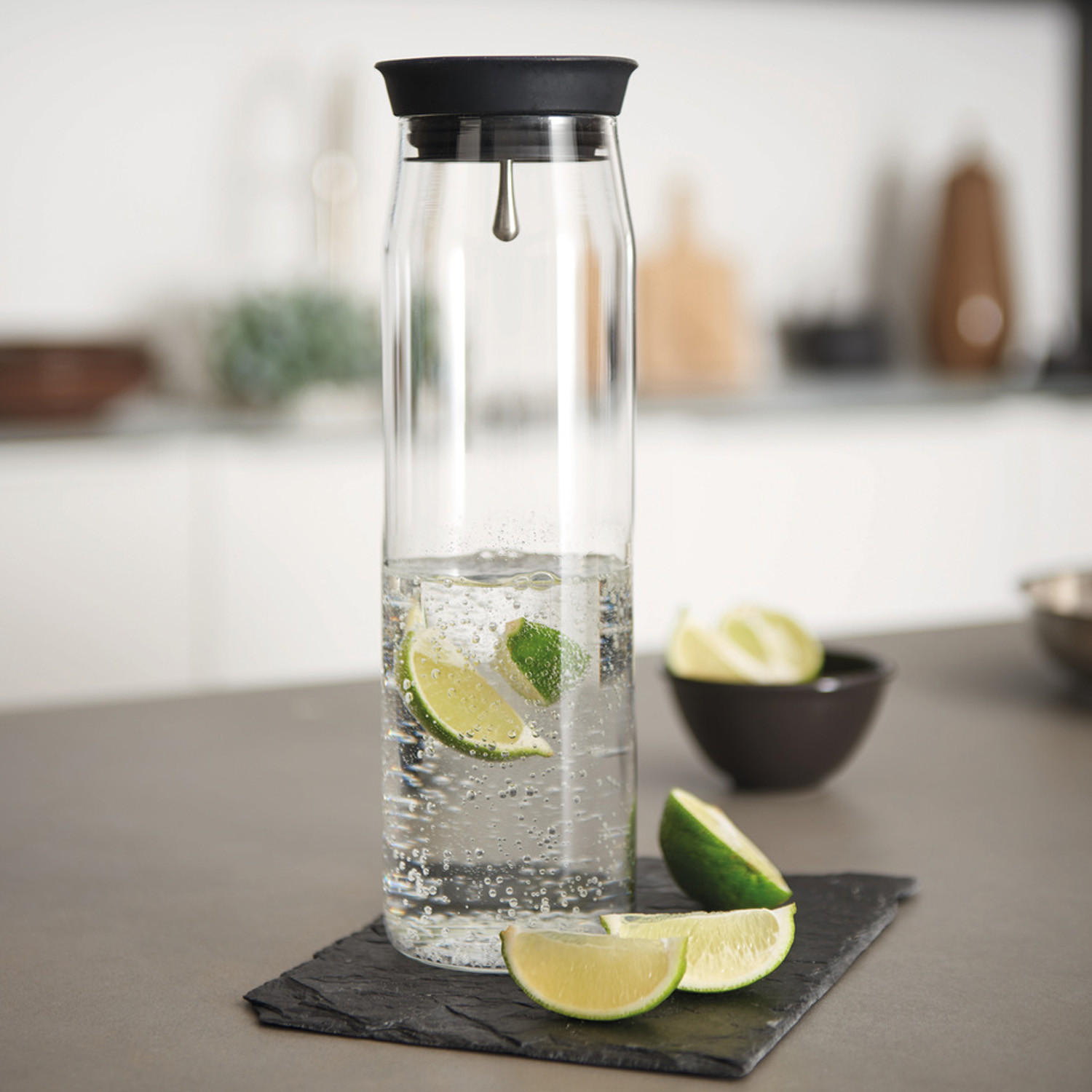 KARAFA NA VODU  1,1 l  - priehľadné/čierna, Basics, kov/plast (19,50/31,00/27,50cm) - Leonardo