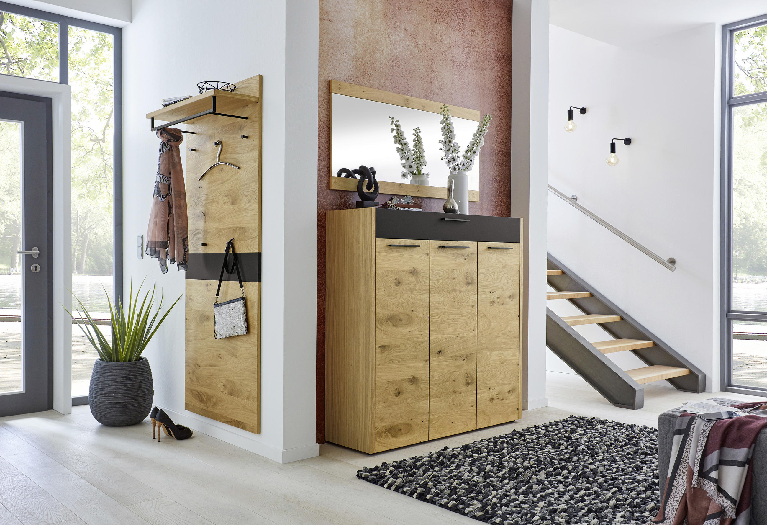 SCHUHSCHRANK Eiche, Balkeneiche furniert Schwarz, Eichefarben - Eichefarben/Schwarz, Design, Holz/Holzwerkstoff (127/126/37cm)