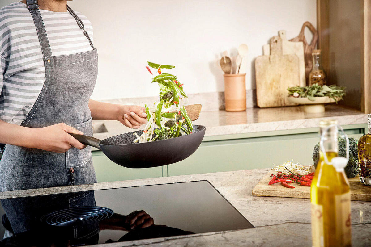 WOK TAVA       - Basics, metal (28cm)