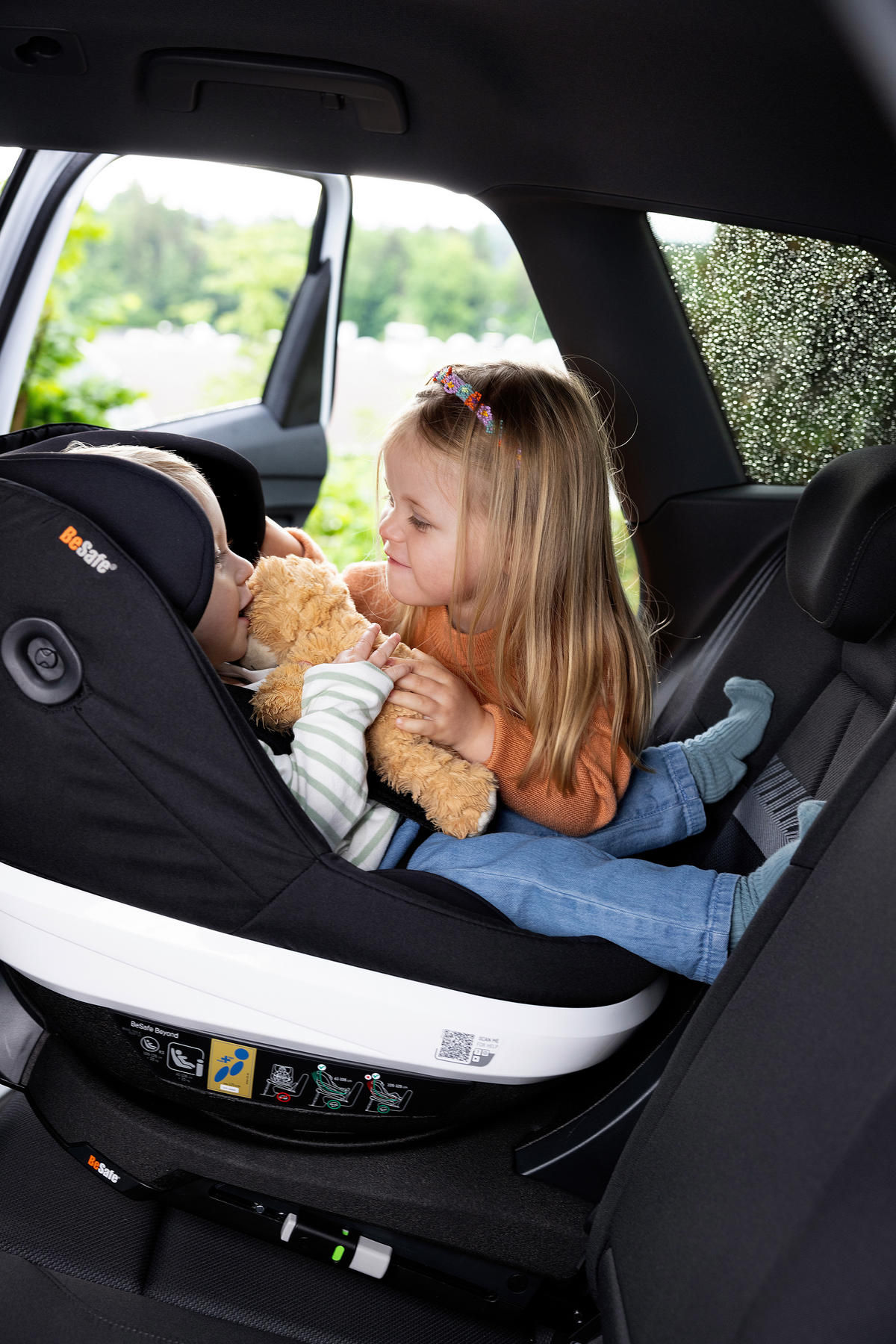 AUTO-SEDIŠTE ZA DECU  Beyond 360  - crna, Osnovno, tekstil (67/44/43cm) - Besafe