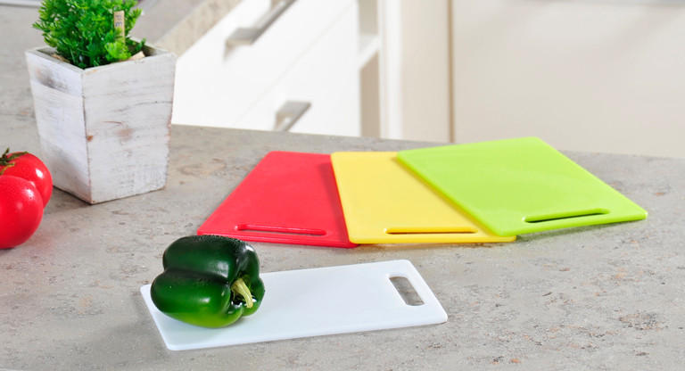 VÁGÓDESZKA - piros, Basics, műanyag (24/15/0,5cm) - Homeware