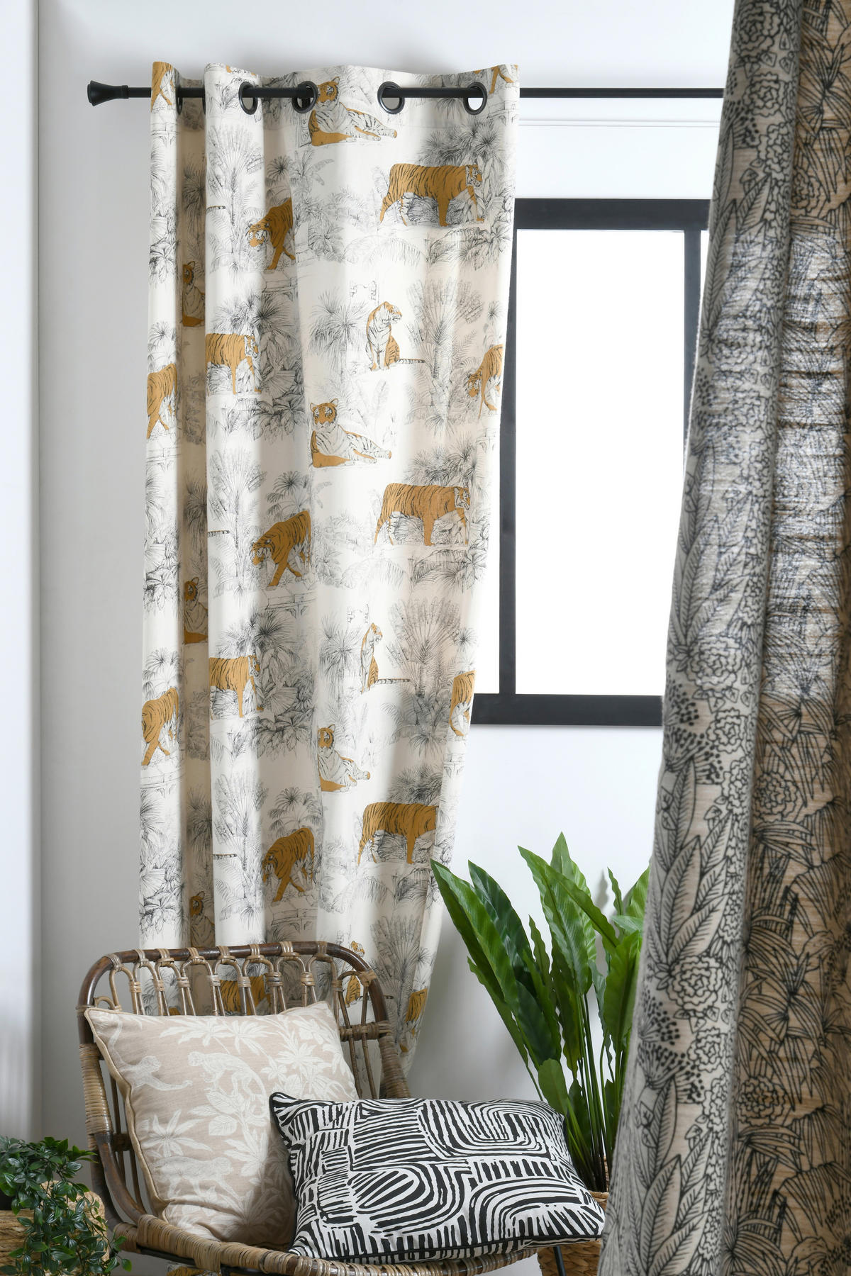 UKRASNI JASTUK   DAMARIS  - Konvencionalno, tekstil (50/50cm)