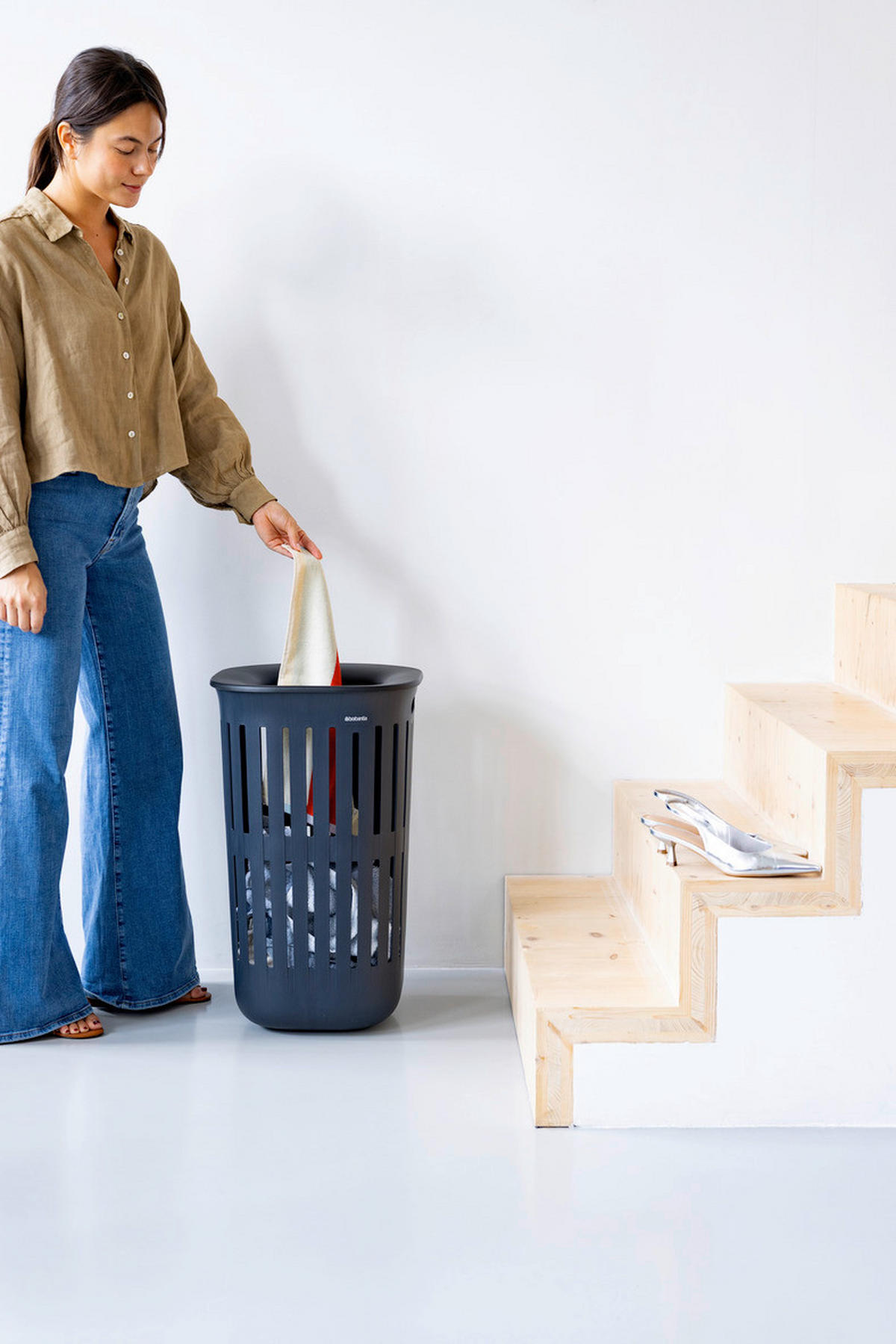 KOŠARA ZA PERILO - črna, Basics, umetna masa (38,2/38,2/64,3cm) - Brabantia