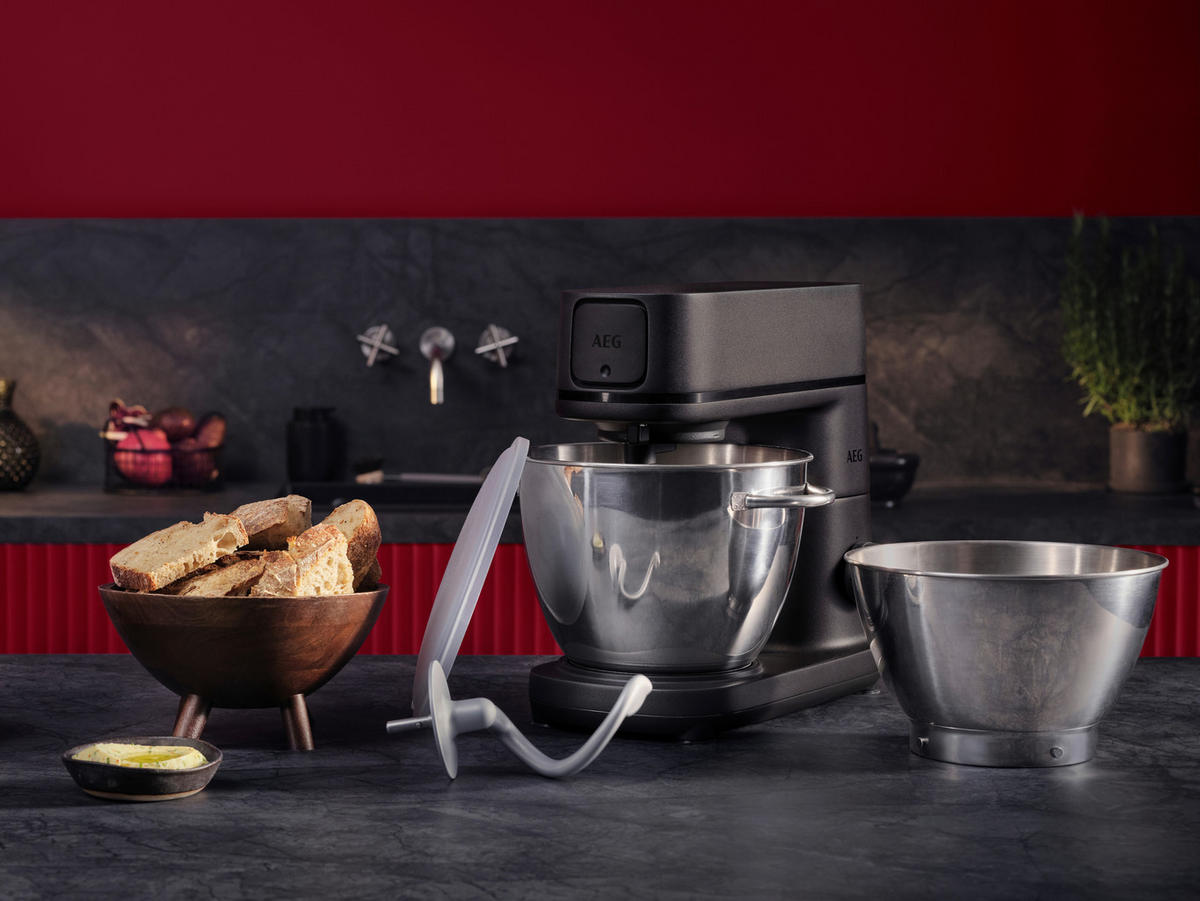 KÜCHENMASCHINE Deli 5 KM7-1-4BPT  - Edelstahlfarben/Schwarz, Basics, Kunststoff/Metall (24,5/33,0/38,0cm) - AEG