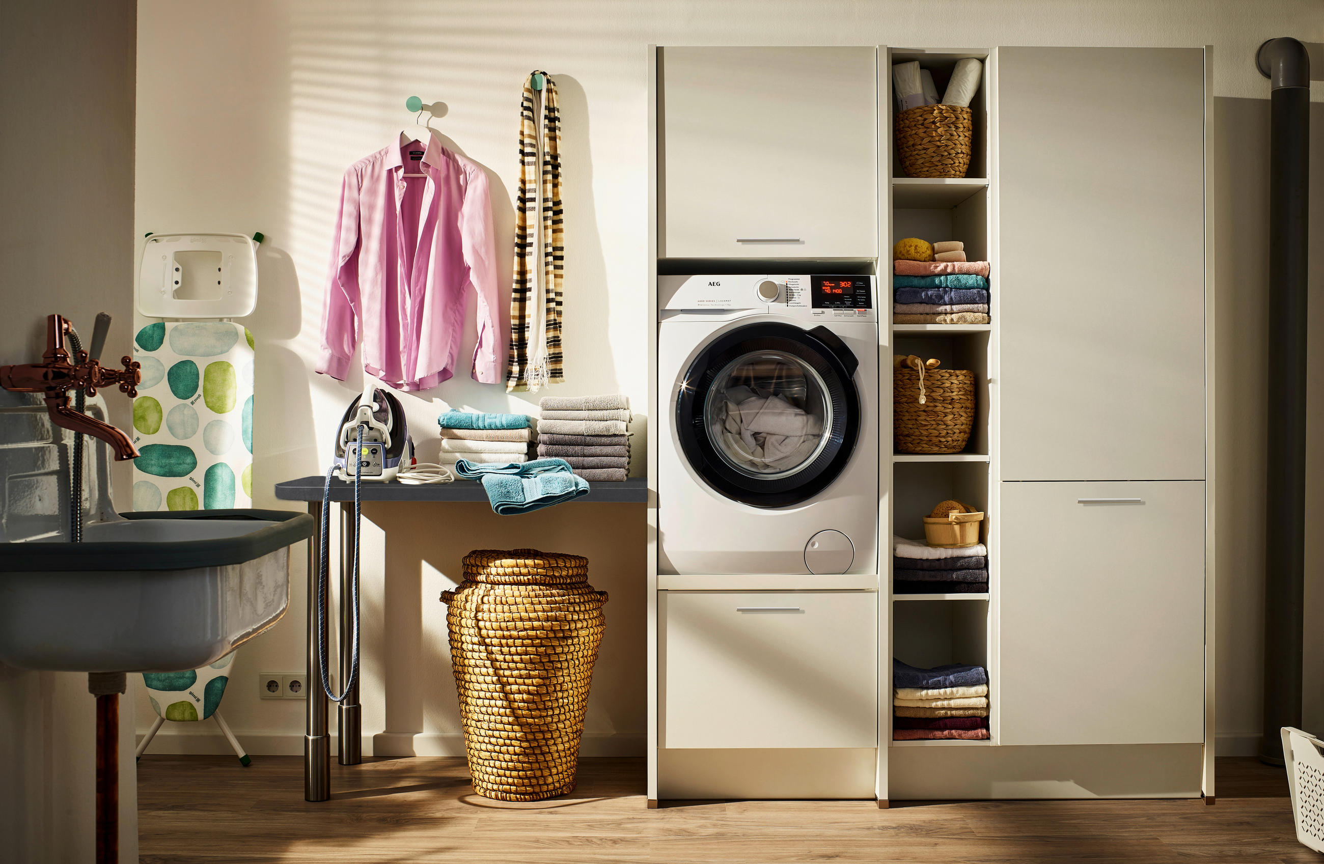 HAUSWIRTSCHAFTSRAUM 274,8/190,7/60 cm  in Weiß  - Schwarz/Weiß, Design, Holzwerkstoff (274,8/190,7/60cm) - Pino