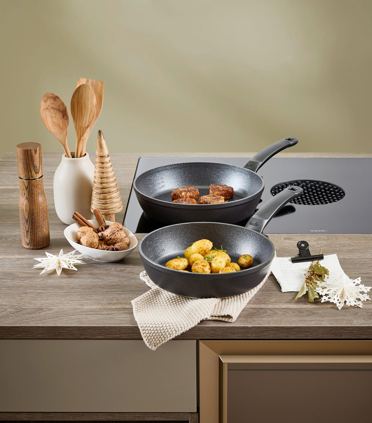 SADA PÁNVÍ, 24+28 cm, 2dílné - černá, Design, kov (24+28cm) - Fissler