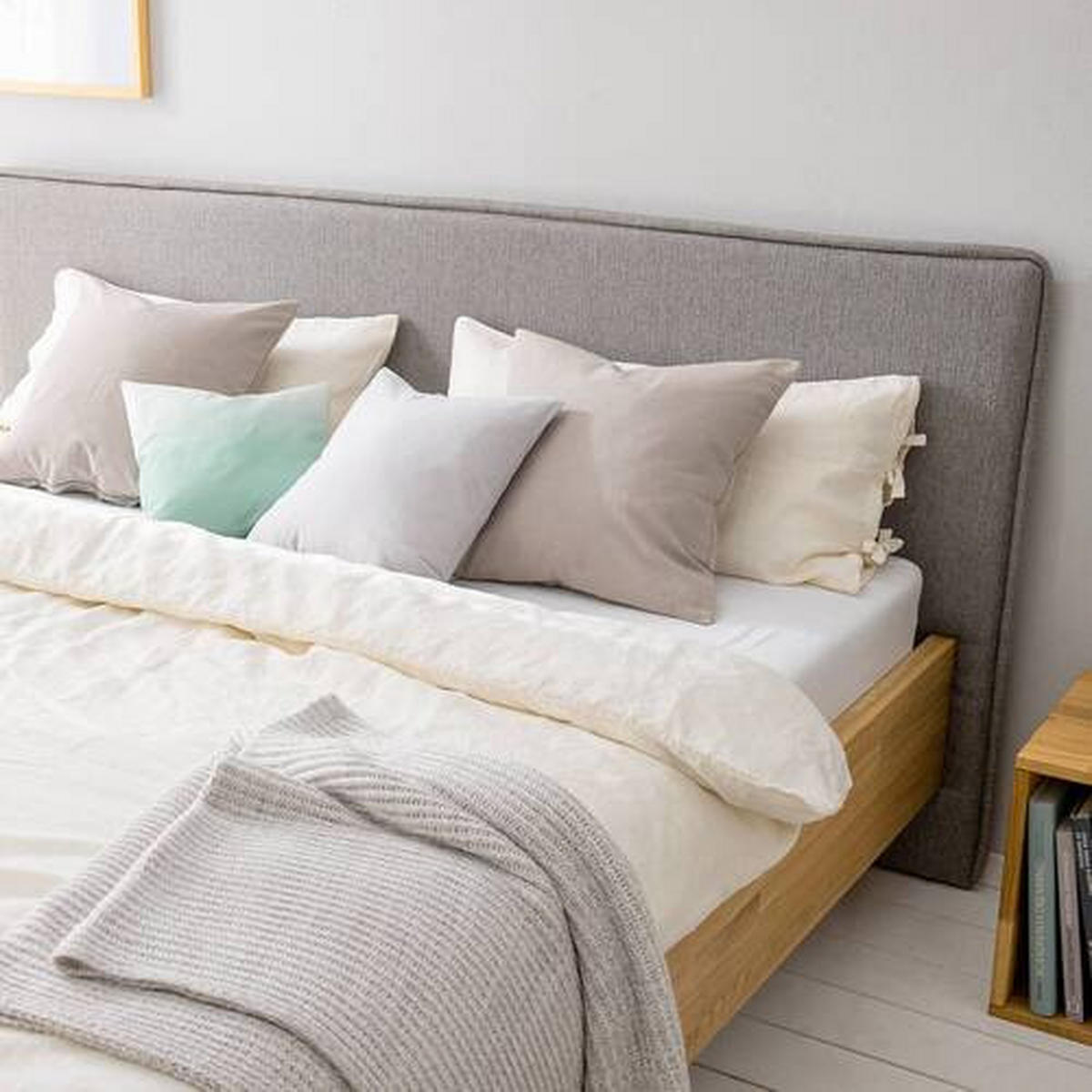 BETT 180/200 cm,  in Wildeiche, gepolstertes Kopfteil, Befestigungsmaterial,  - Wildeiche/Hellgrau, Natur, Holz (180/200cm) - home24