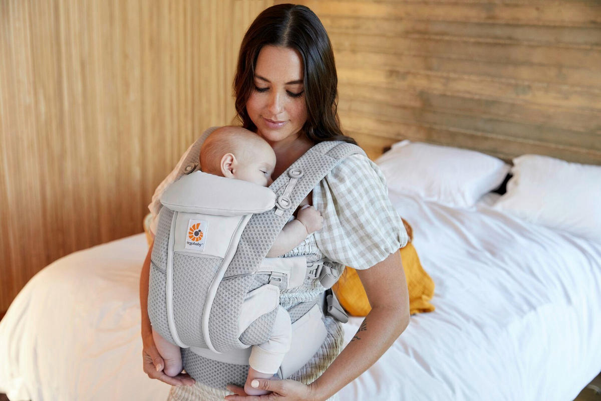 KENGUR NOSILJKA  Omni Breeze  - svetlosiva, Osnovno, tekstil (0,7kg) - Ergo Baby
