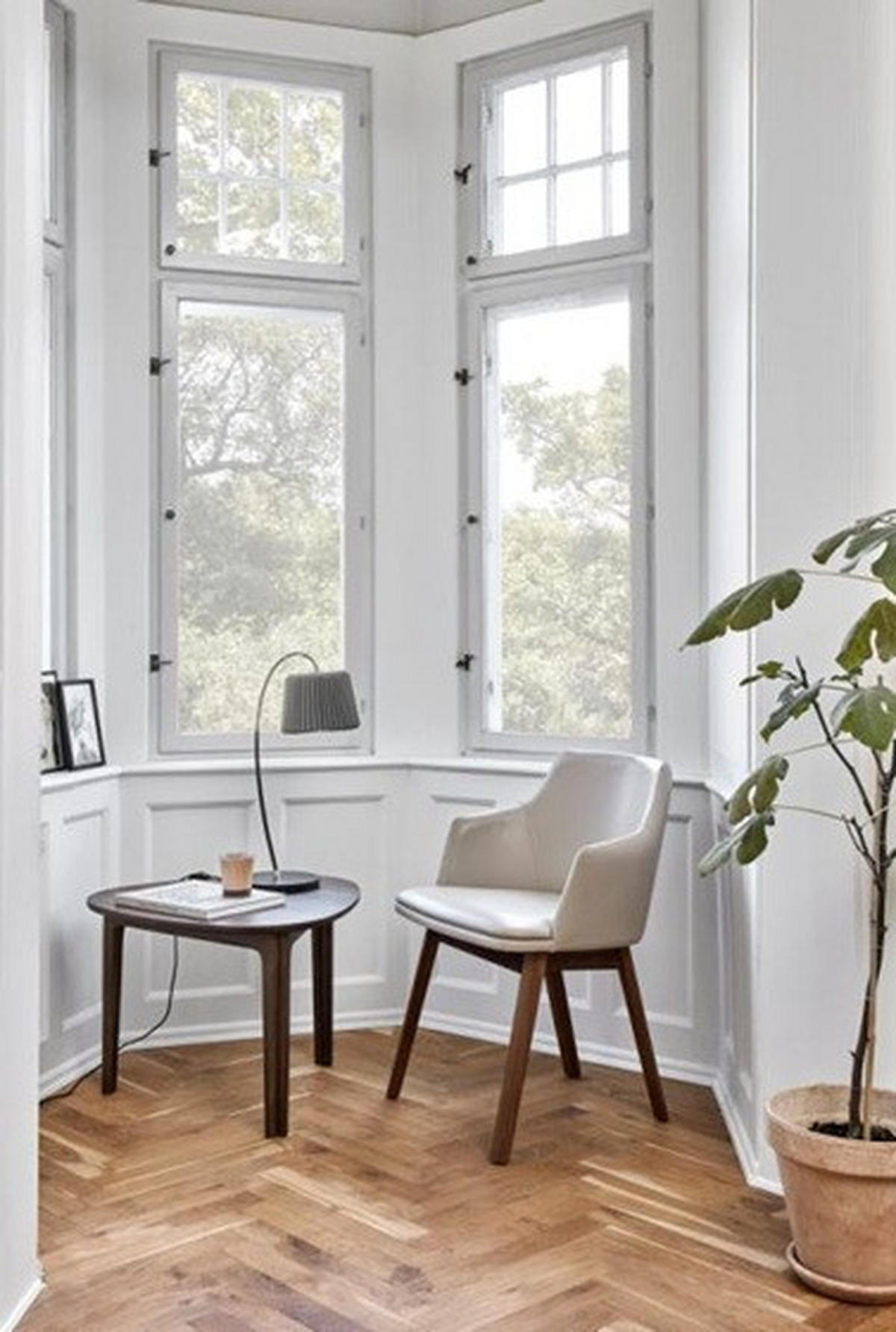 STOL MED ARMSTÖD  läderutbud, tygutbud  äkta läder  svart, valnötsfärgad  - valnötsfärgad/svart, Design, läder/trä (57/78/55cm) - Skovby
