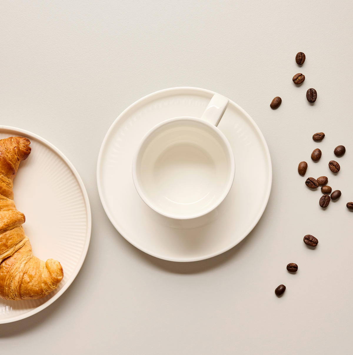 KAPUCSÍNÓS CSÉSZE ÉS CSÉSZEALJ  - fehér, Design, kerámia - Dieter Knoll