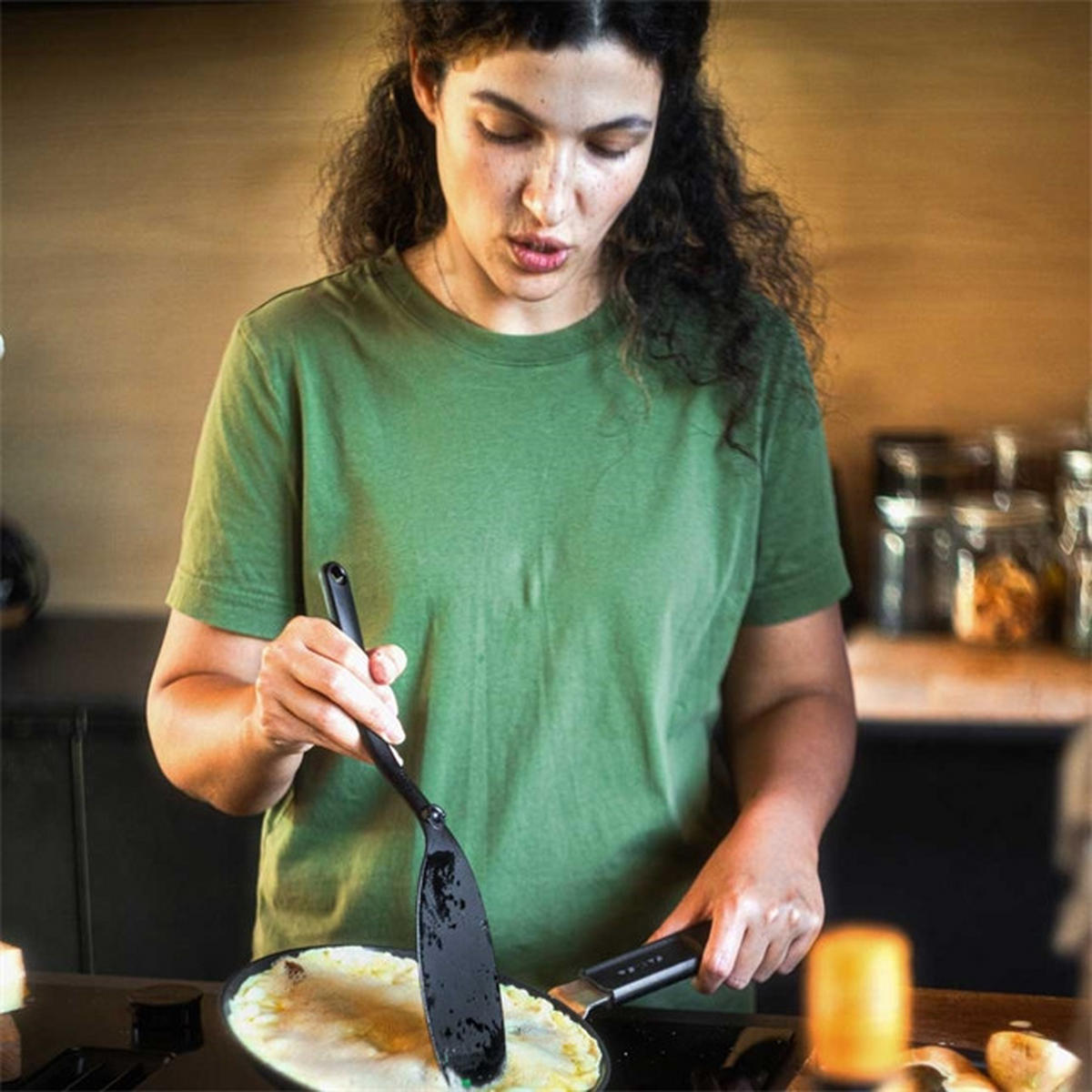 TAVA ZA PALAČINKE  22 cm     HARD FACE  - crna, Basics, metal (22cm) - Fiskars