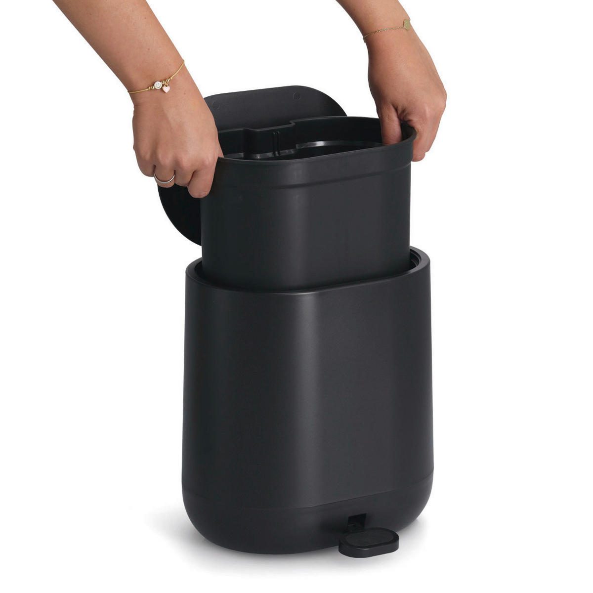 TRETEIMER 6 l  Kunststoff  - Schwarz, Basics, Kunststoff (26/22,5/26,5cm) - Zeller Present