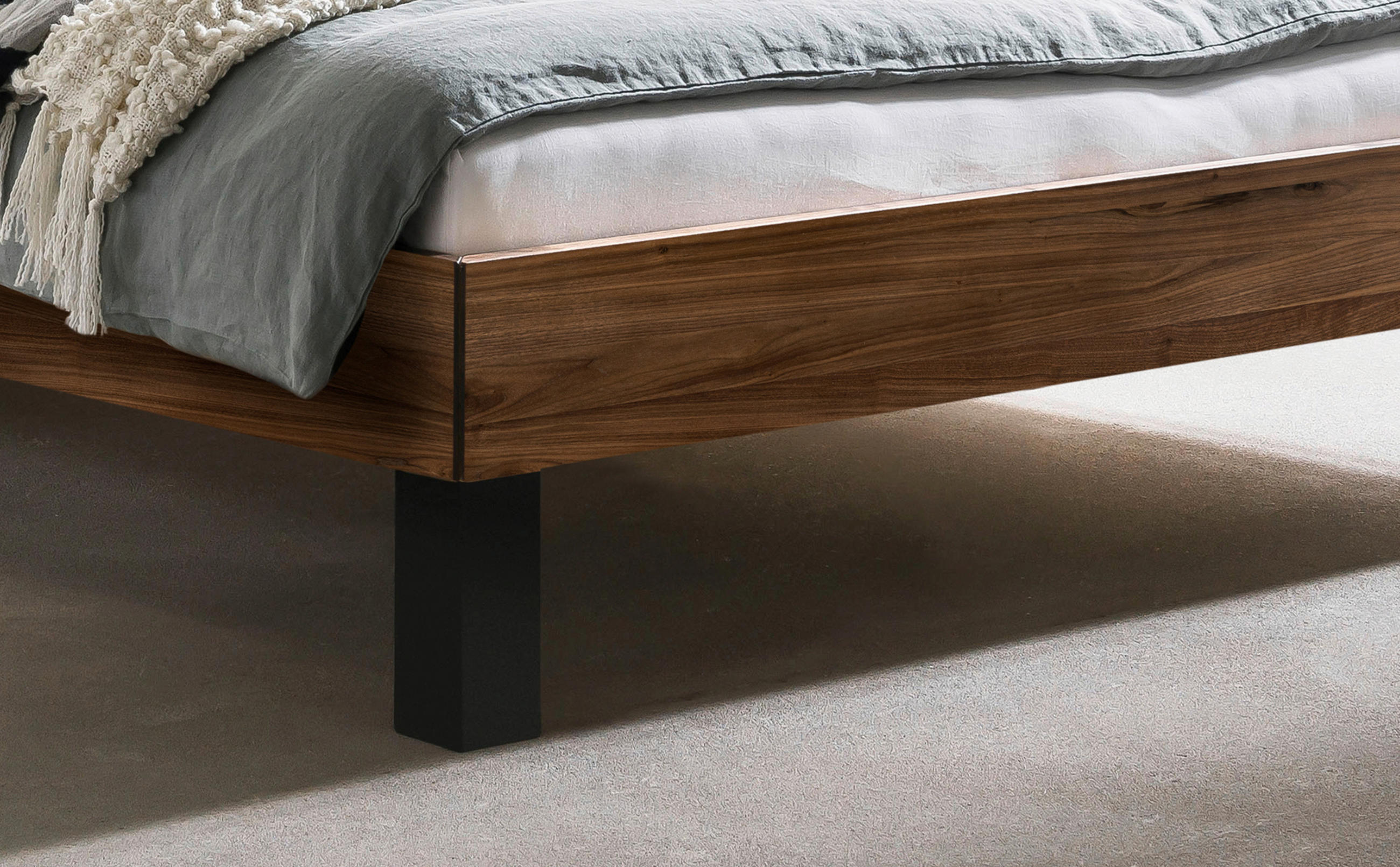 Thumbnail - Hasena Bett, Anthrazit, Nussbaum, Holz, Nussbaum, massiv, 200x200 cm, Über- und Sondergrößen erhältlich, in verschiedene...