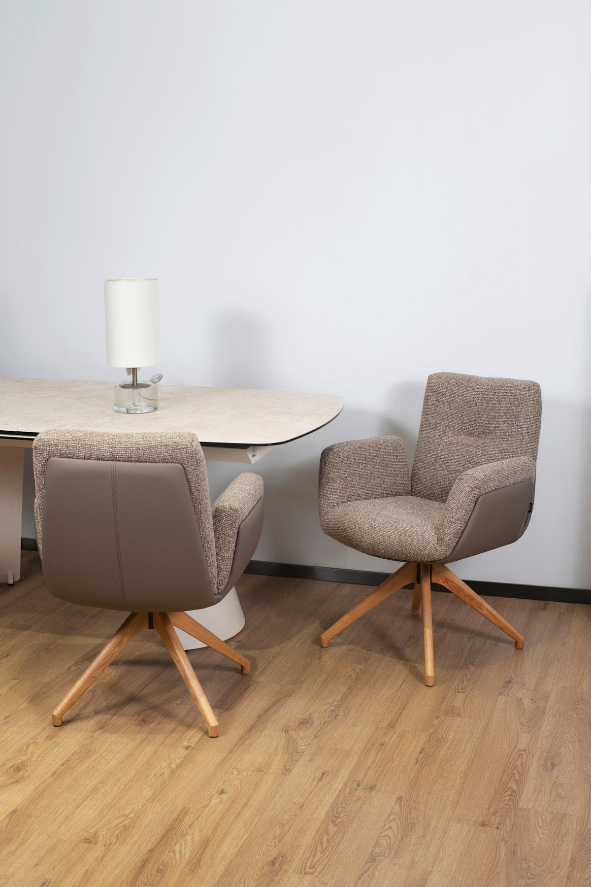 ARMLEHNSTUHL  Sitzfläche 360° drehbar, automatische Rückholfunktion Webstoff  Eichefarben, Graubraun  - Eichefarben/Graubraun, Design, Holz/Textil (62/89/66,5cm) - Johann Jakob