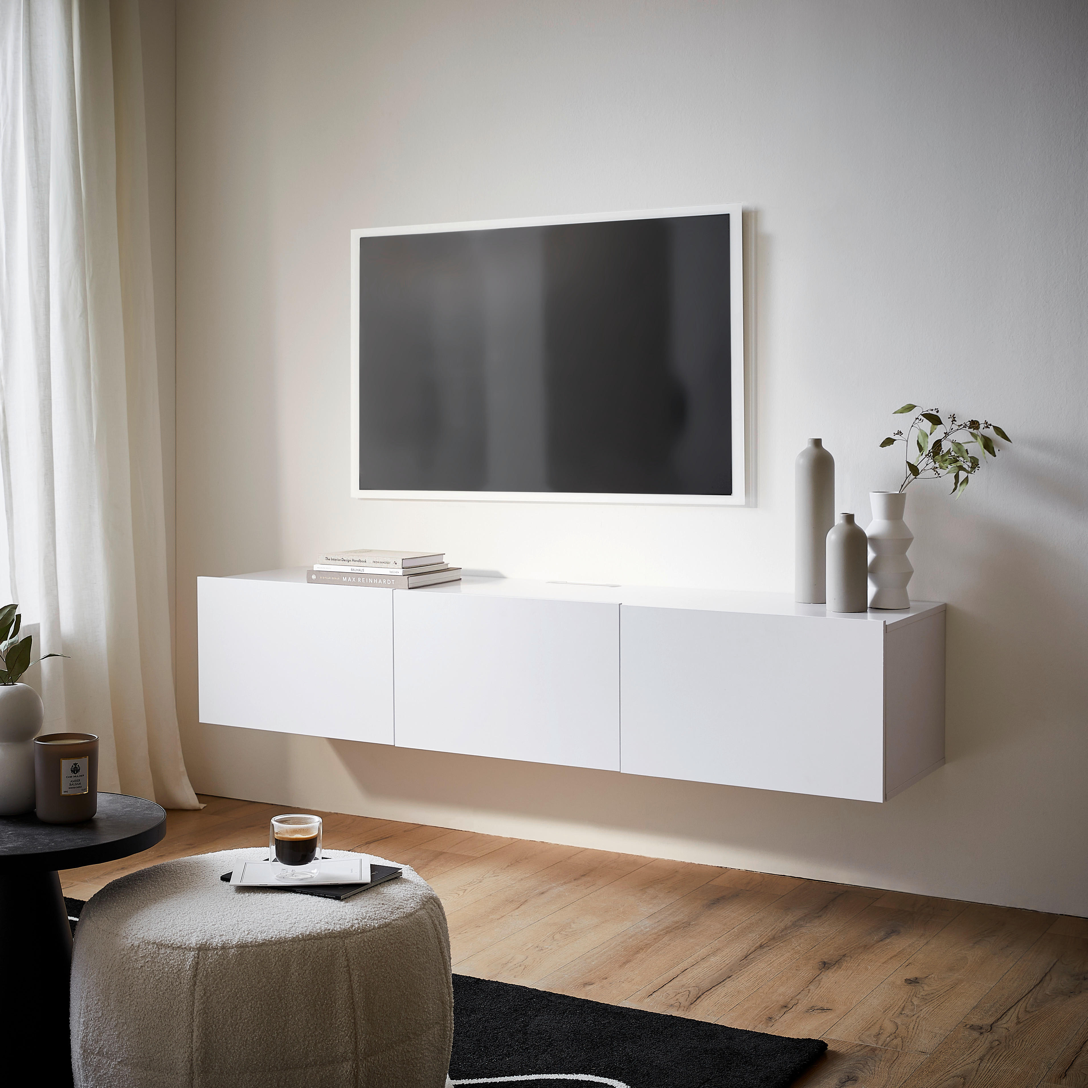 TV-BÄNK 180/36,7/42 cm  - vit, Design, träbaserade material (180/36,7/42cm) - Hom`in