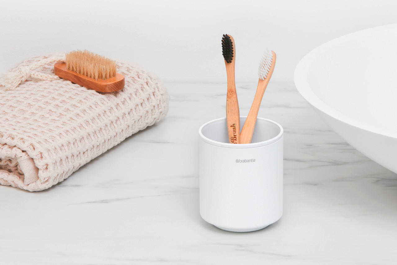 ZAHNPUTZBECHER MINDSET  - Weiß, Basics, Kunststoff/Metall (8.1/9.4/8.1cm) - Brabantia