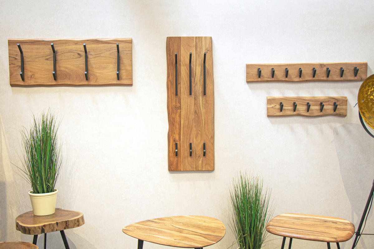 WANDGARDEROBE  in Akazie massiv Schwarz, Akaziefarben  - Schwarz/Akaziefarben, KONVENTIONELL, Holz/Metall (60/15/9cm)