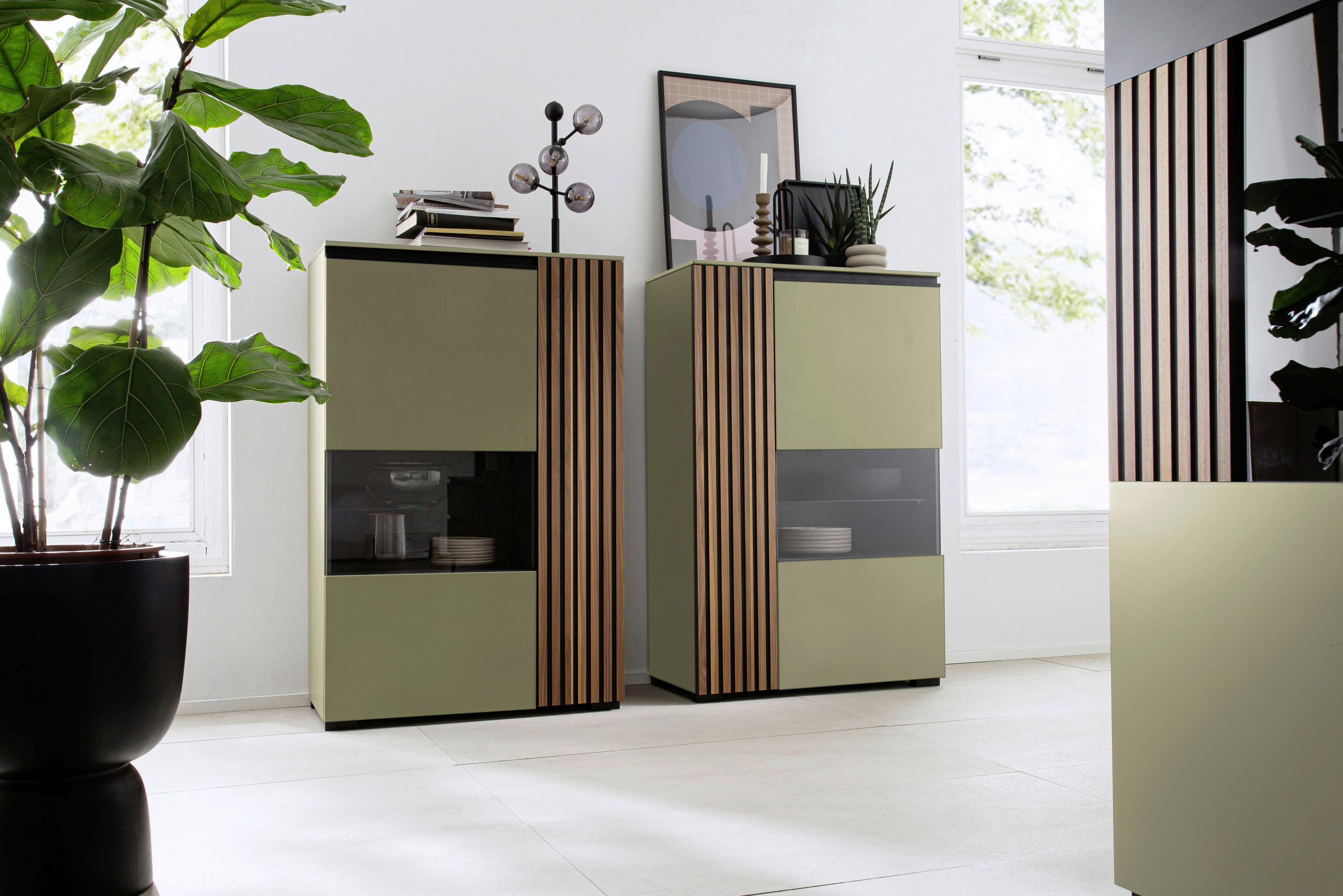 HIGHBOARD Nussbaumfarben, Schilfgrün  87/136/45 cm  - Schilfgrün/Anthrazit, Design, Glas/Holz (87/136/45cm) - Moderano