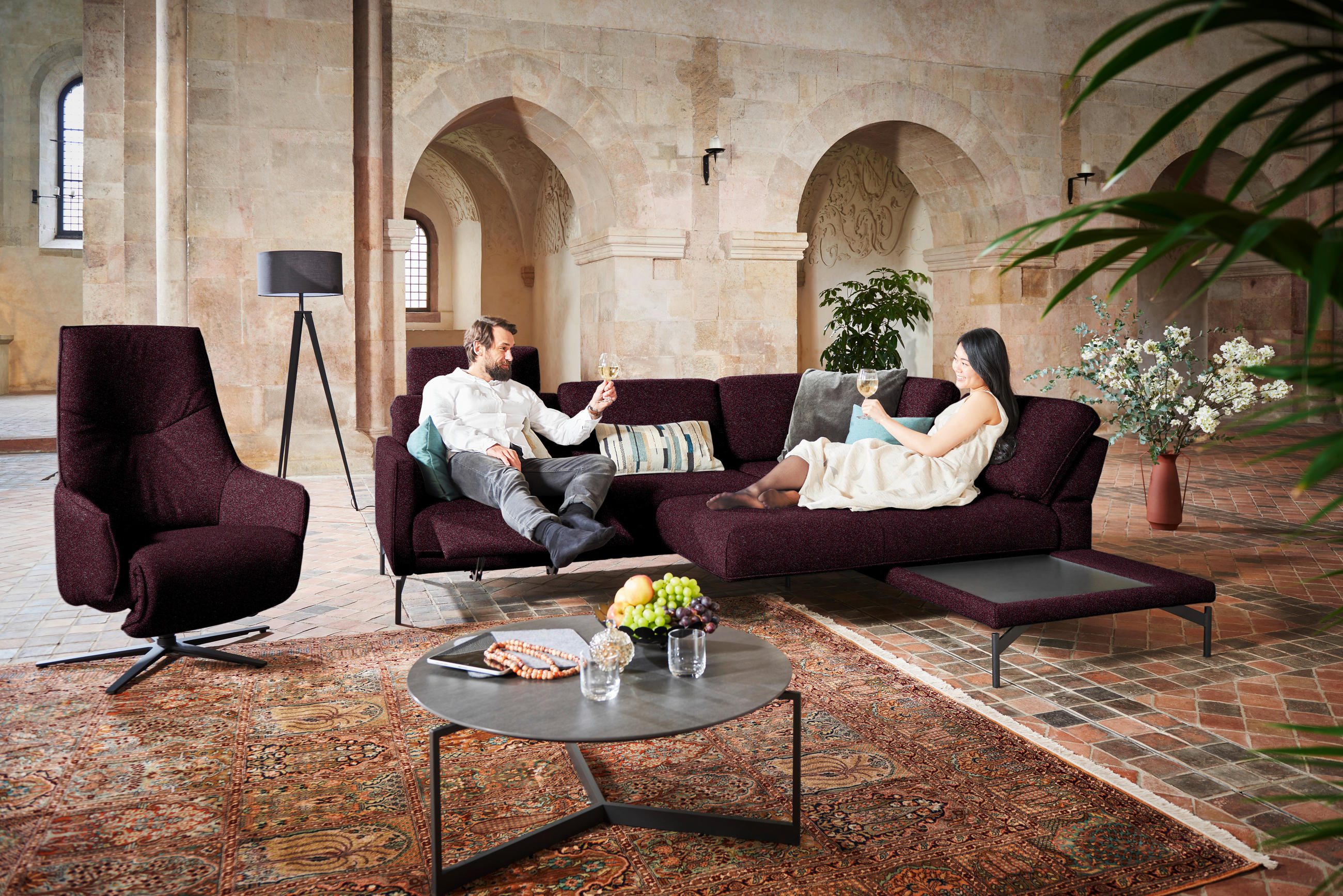ECKSOFA in Flachgewebe, Struktur Dunkelrot  - Anthrazit/Dunkelrot, Design, Textil/Metall (254/230cm) - Johann Jakob