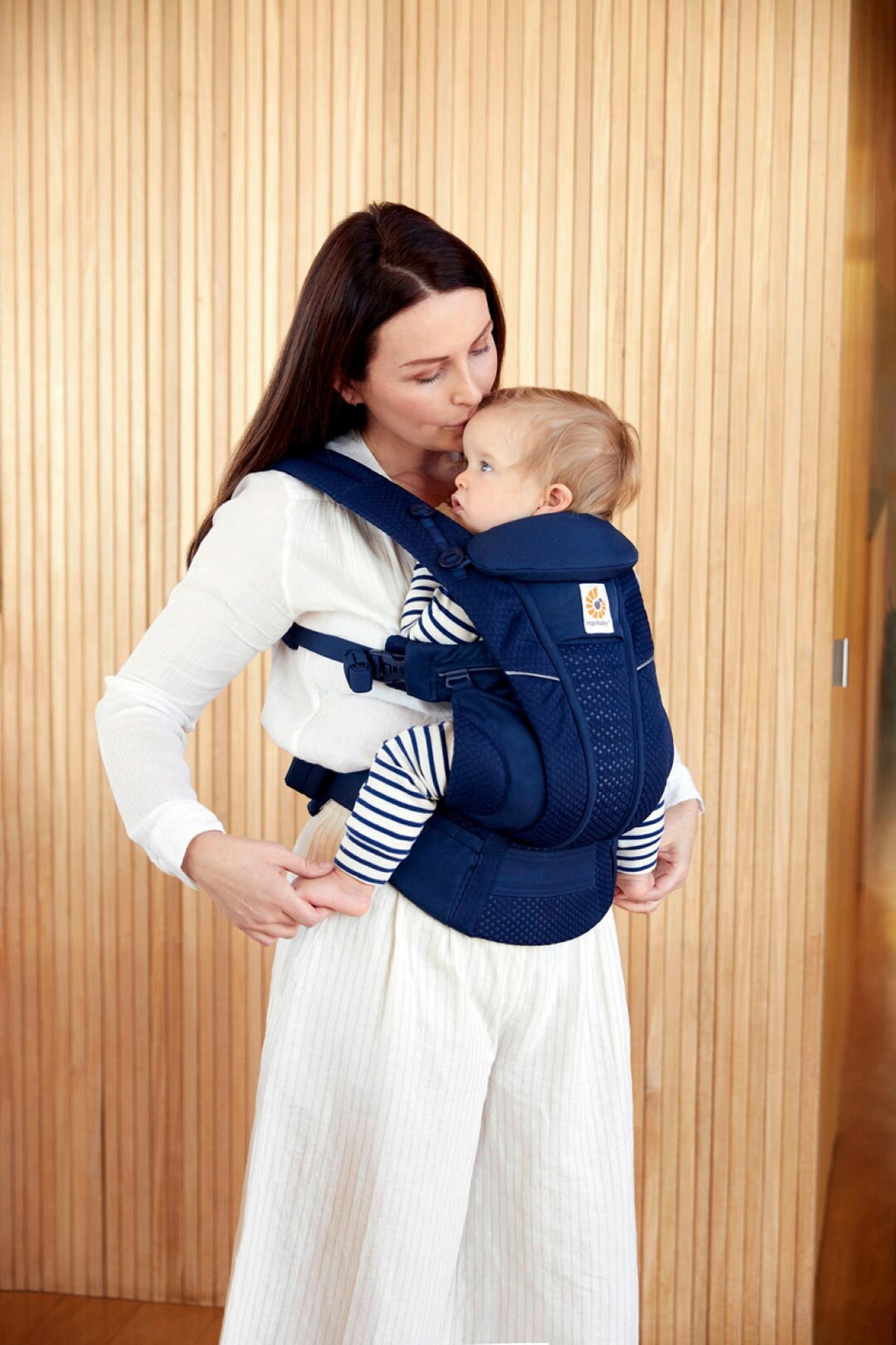 KENGUR NOSILJKA  Omni Breeze  - tamnoplava, Osnovno, tekstil (0,7kg) - Ergo Baby